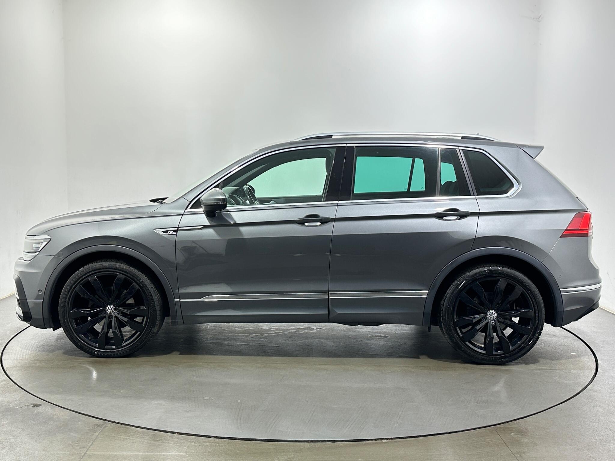 Volkswagen Tiguan view 5