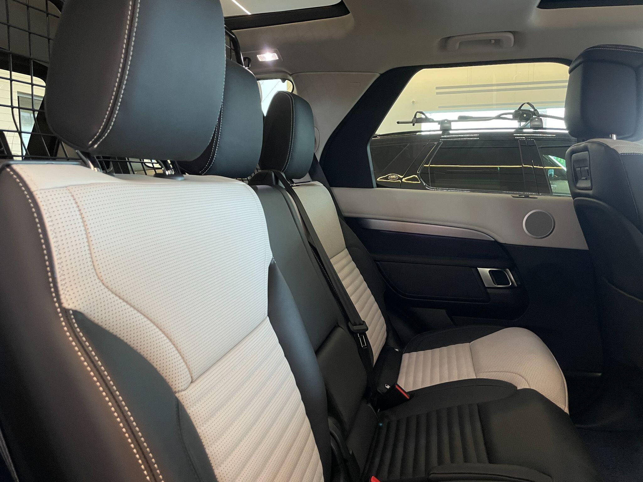 Land Rover Discovery view 12