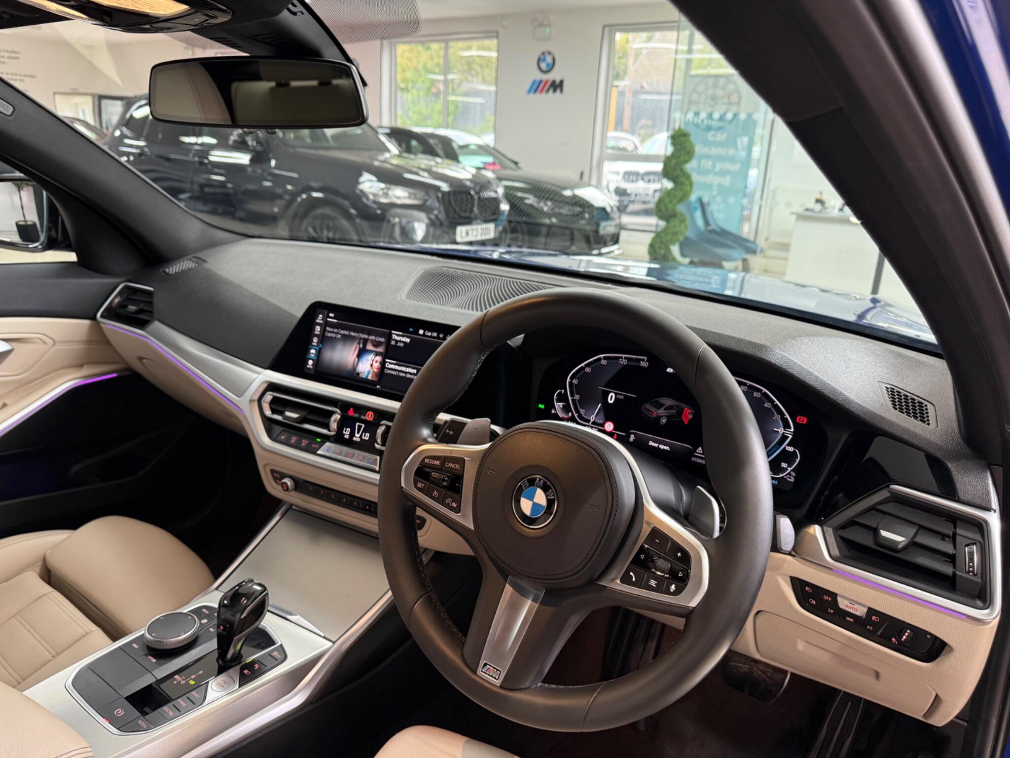 BMW 3 Series view 26