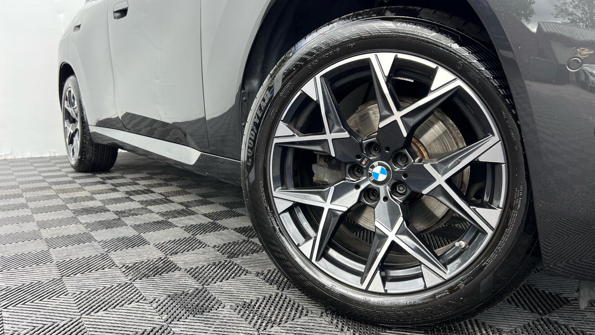 BMW X3 view 25