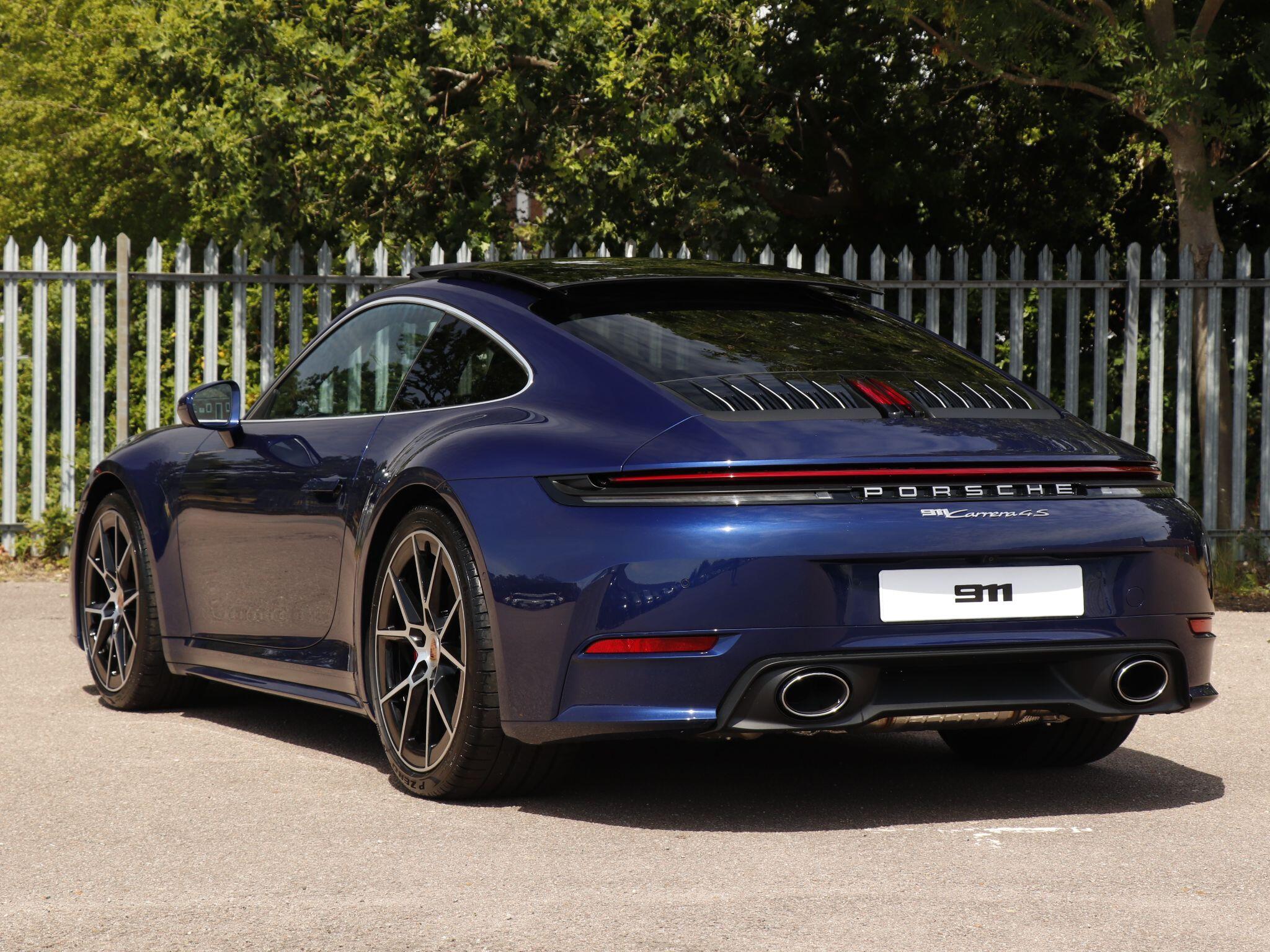 Porsche 911 view 39