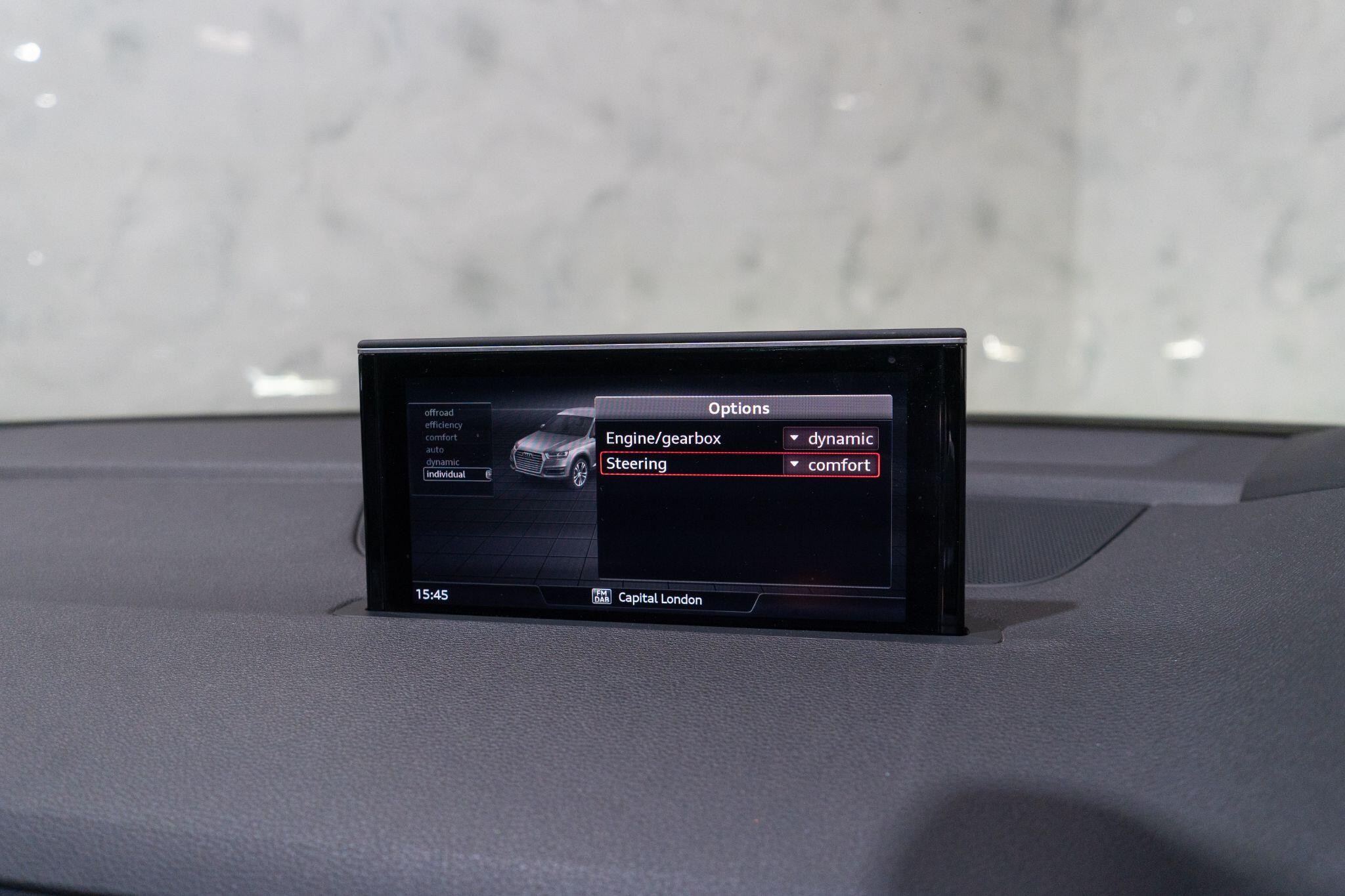 Audi Q7 view 25