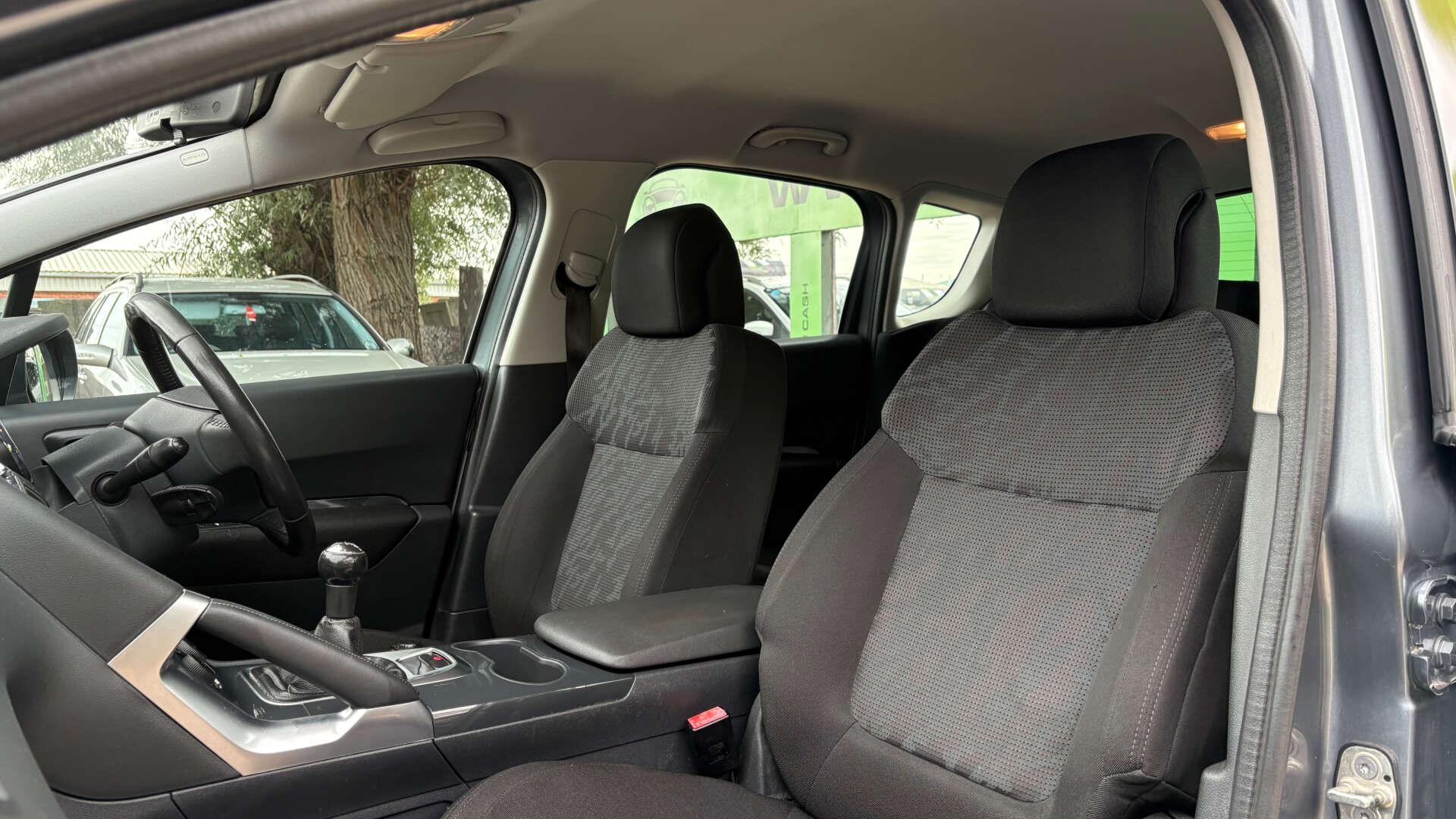 Peugeot 3008 view 13