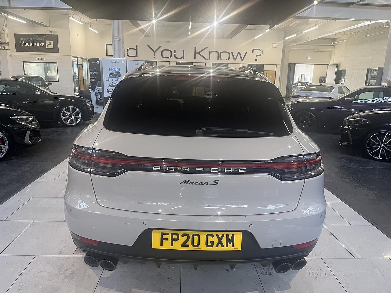 Porsche Macan view 7