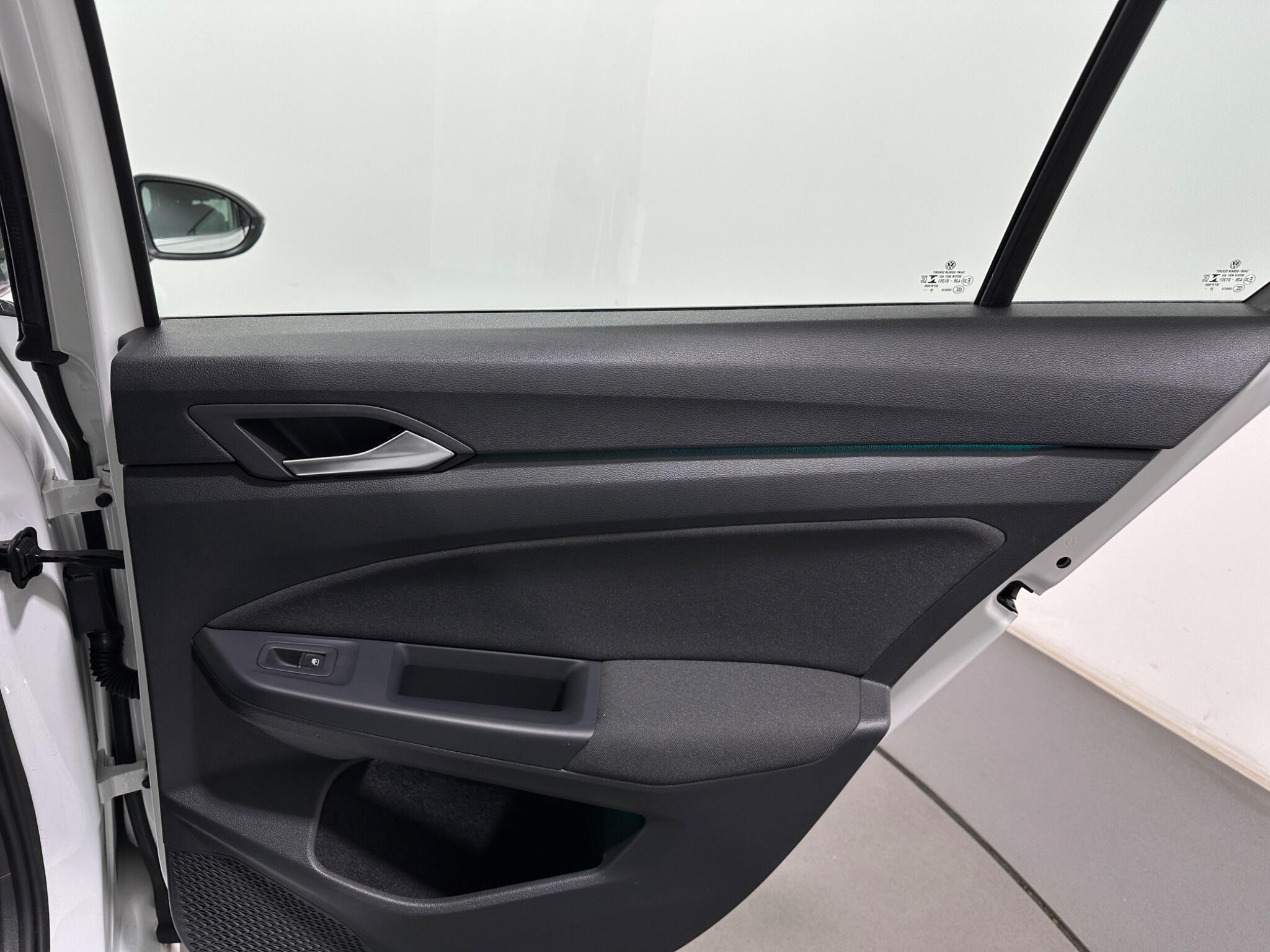 Volkswagen Golf view 42