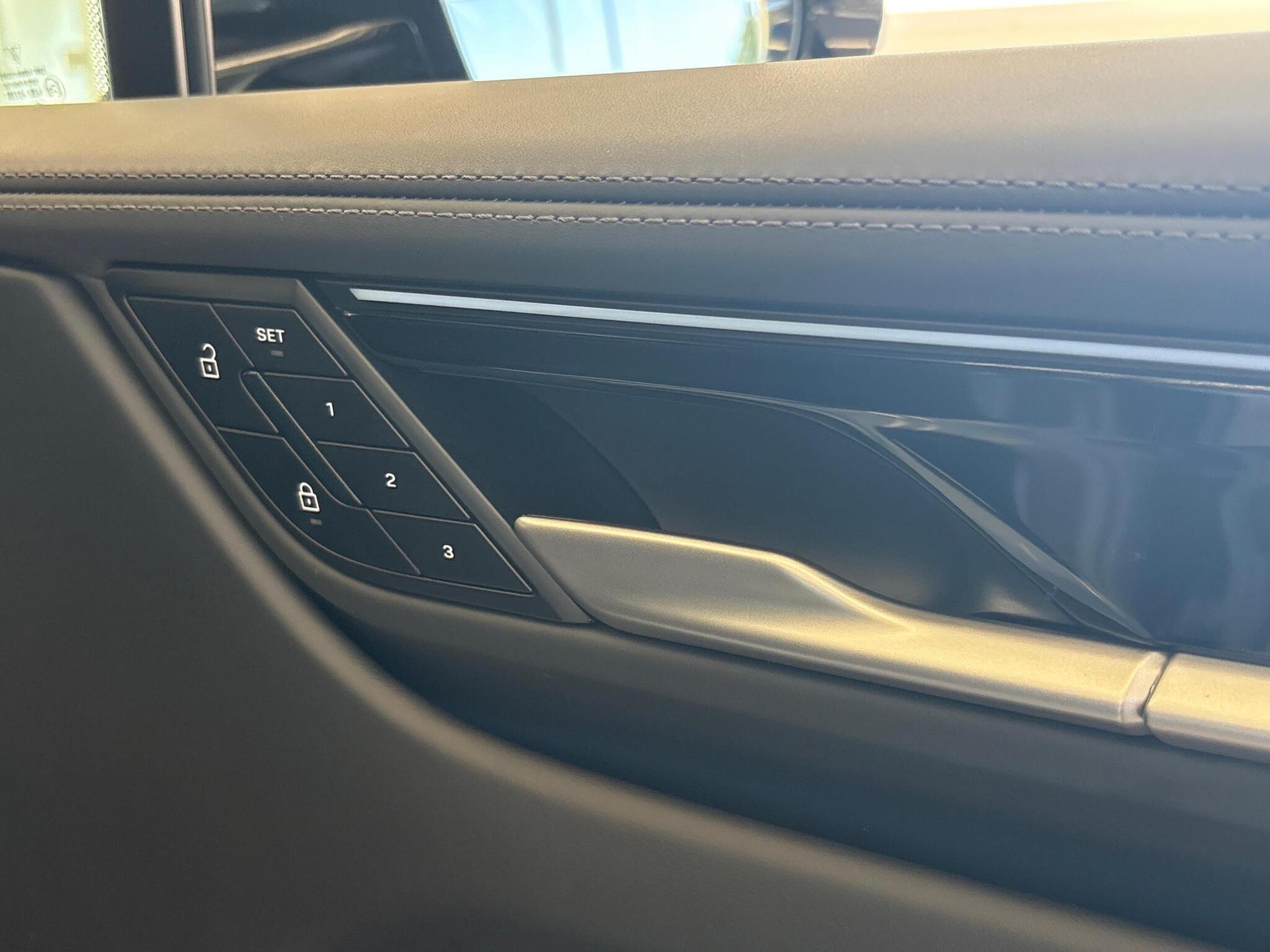 Porsche Macan view 36