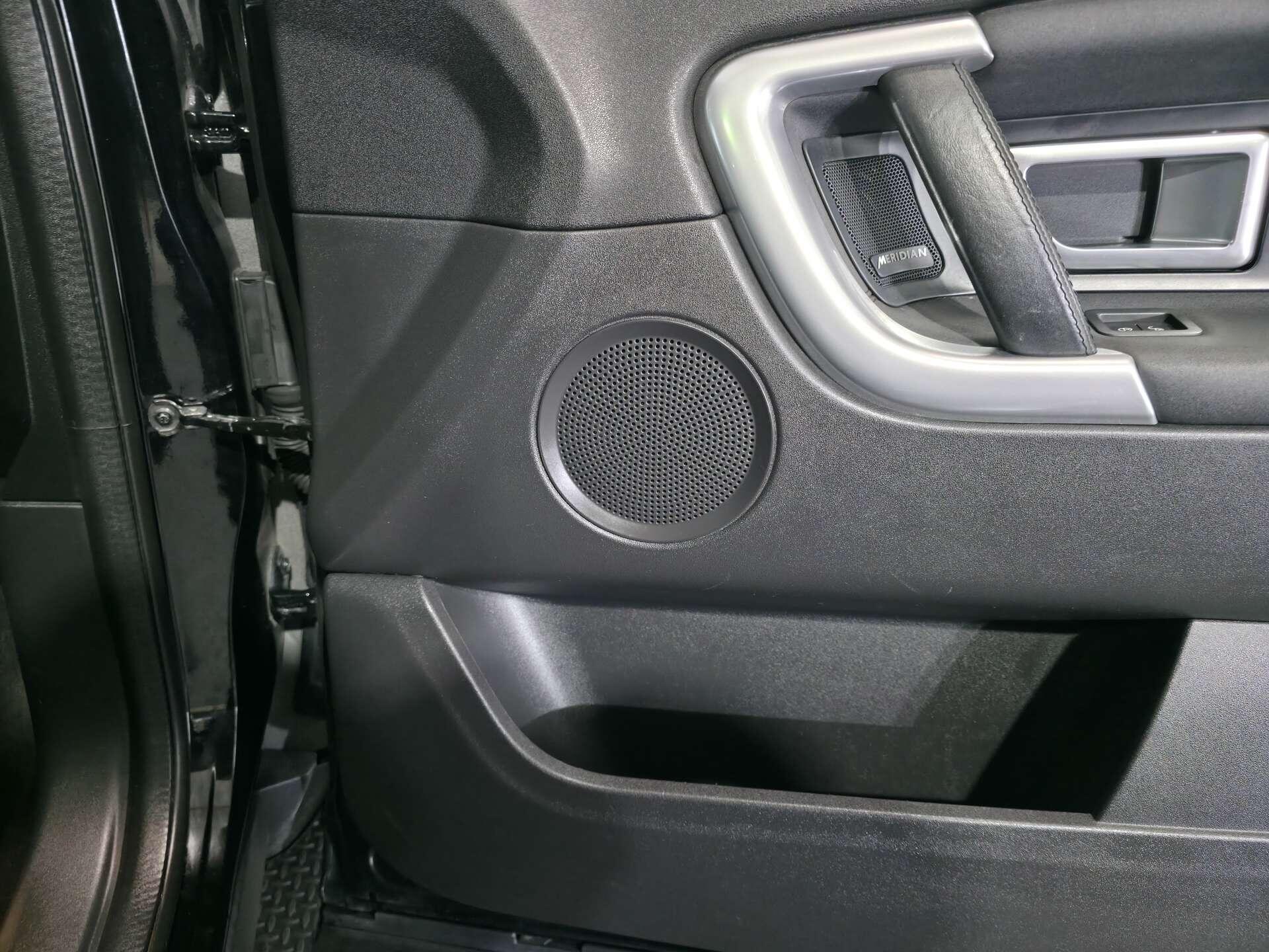 Land Rover Discovery Sport view 33