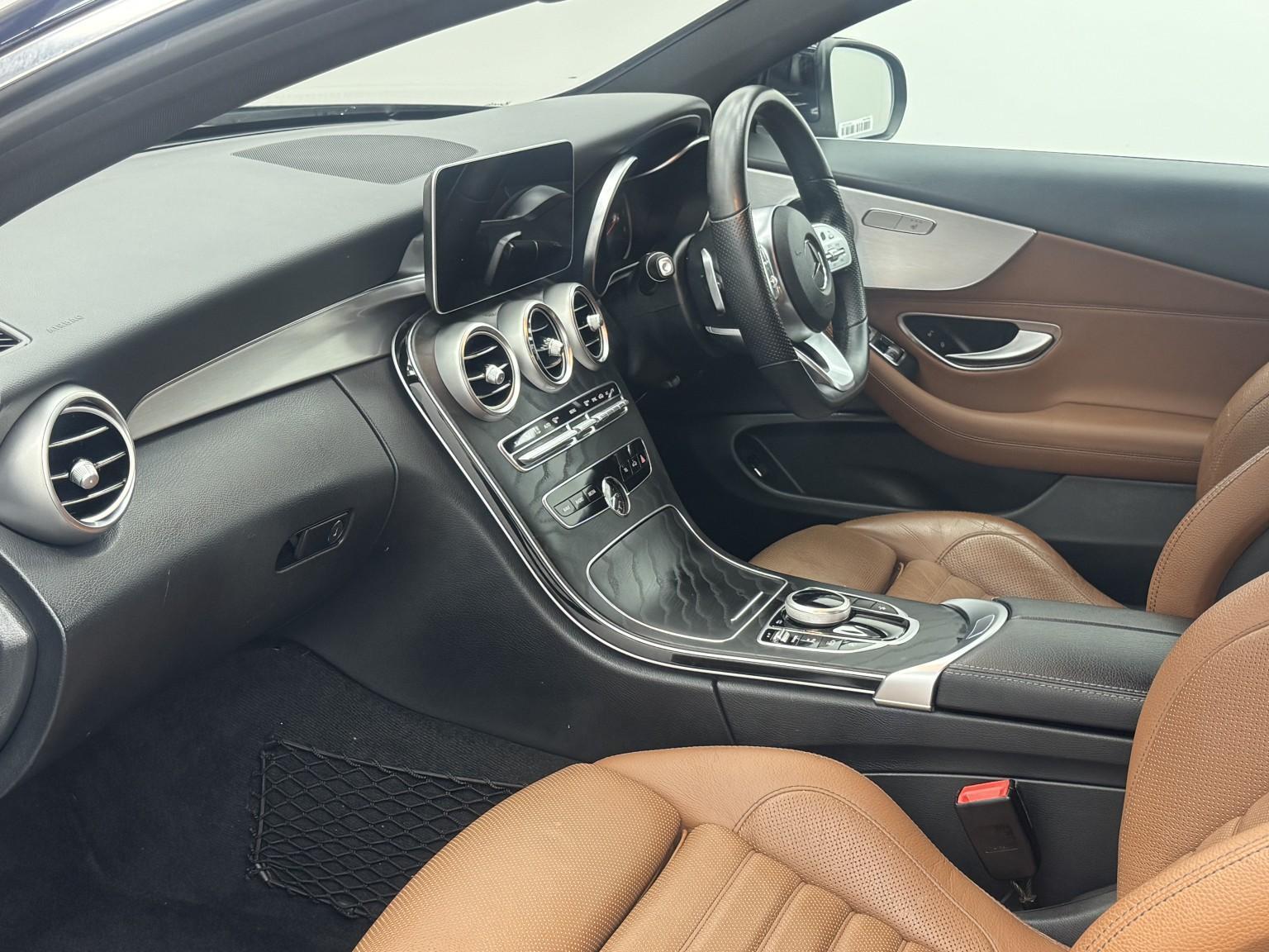 Mercedes-Benz C-Class view 23