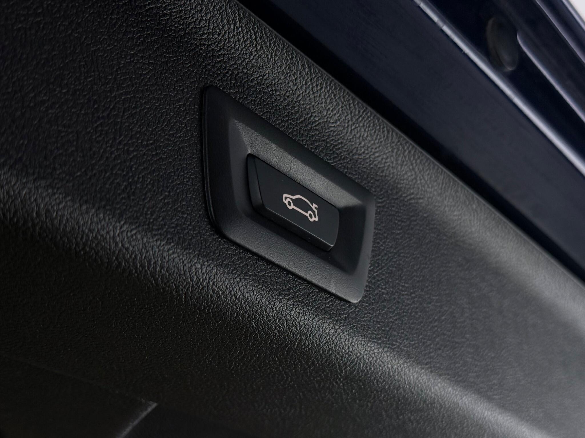 BMW 5 Series view 11