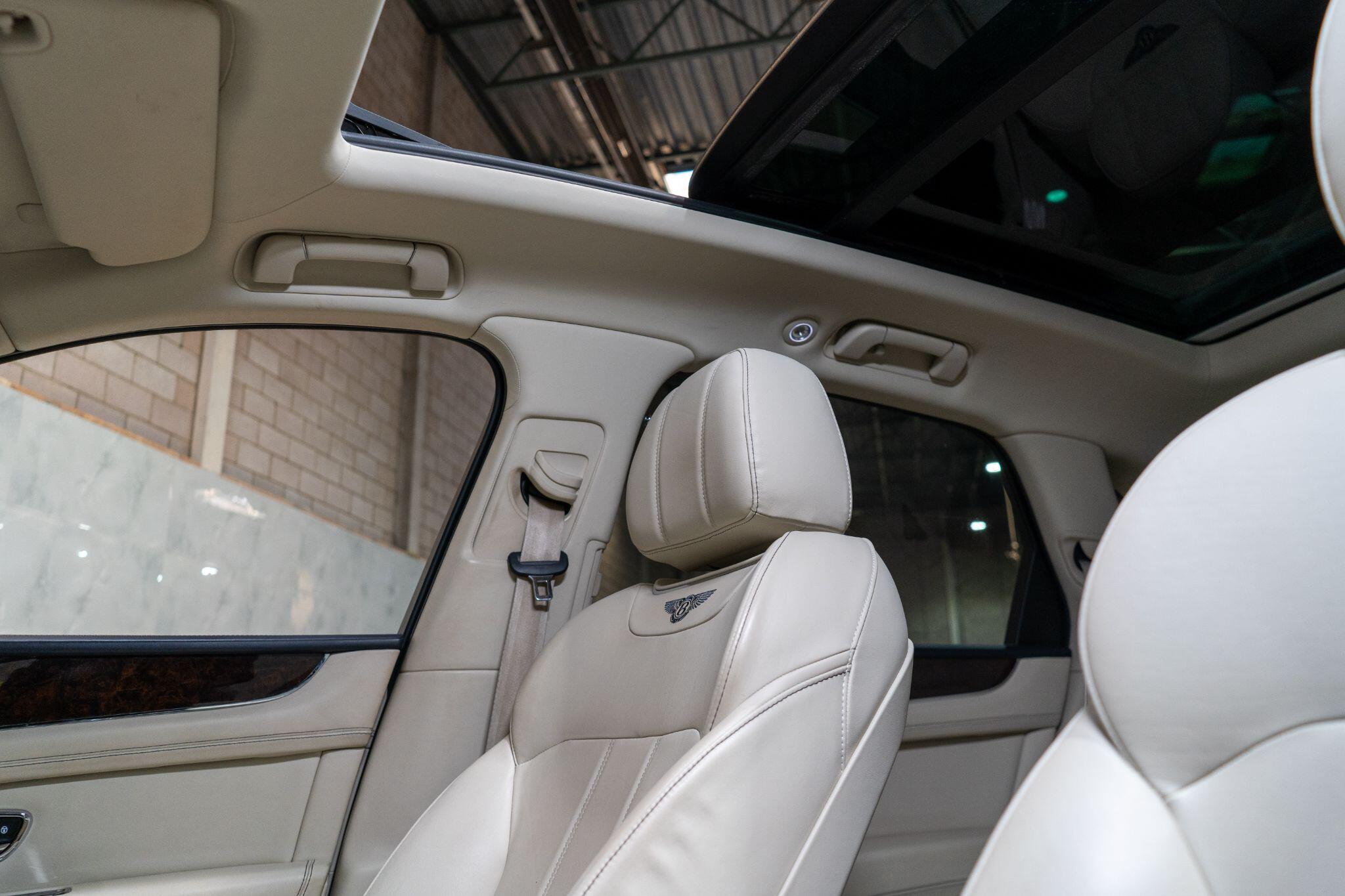 Bentley Bentayga view 14