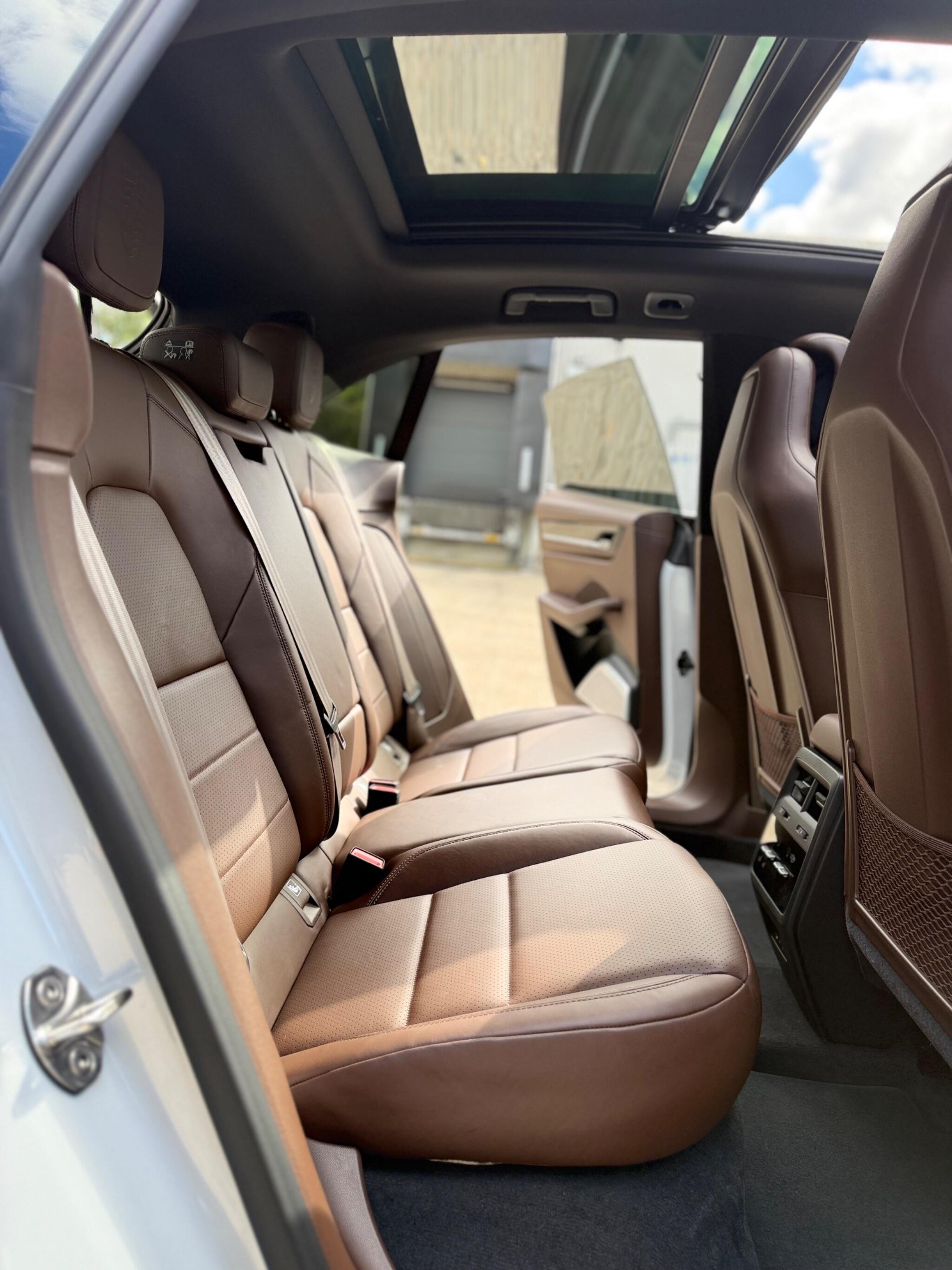 Porsche Macan view 17