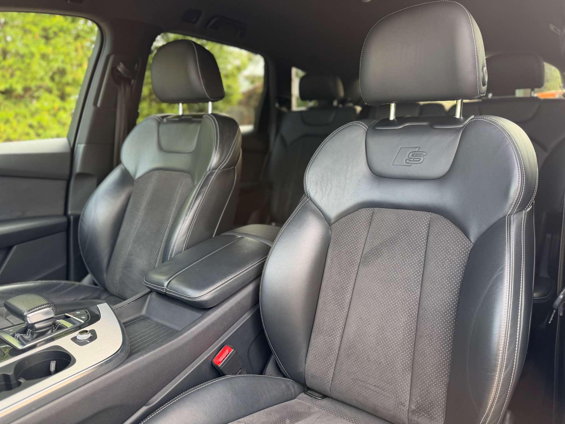 Audi Q7 view 25