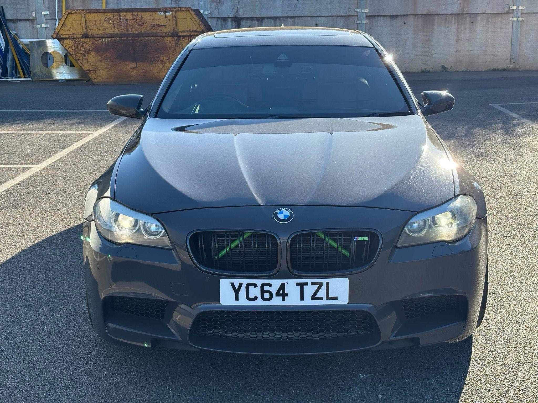 BMW M5 view 4