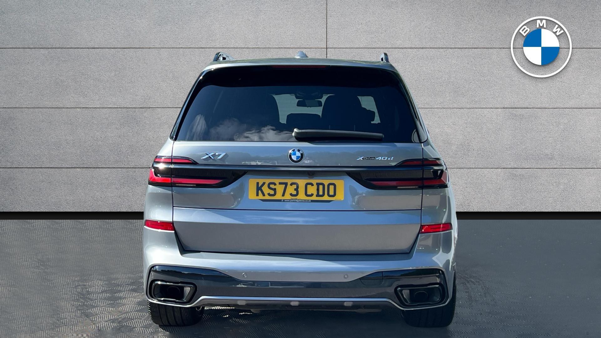 BMW X7 view 15