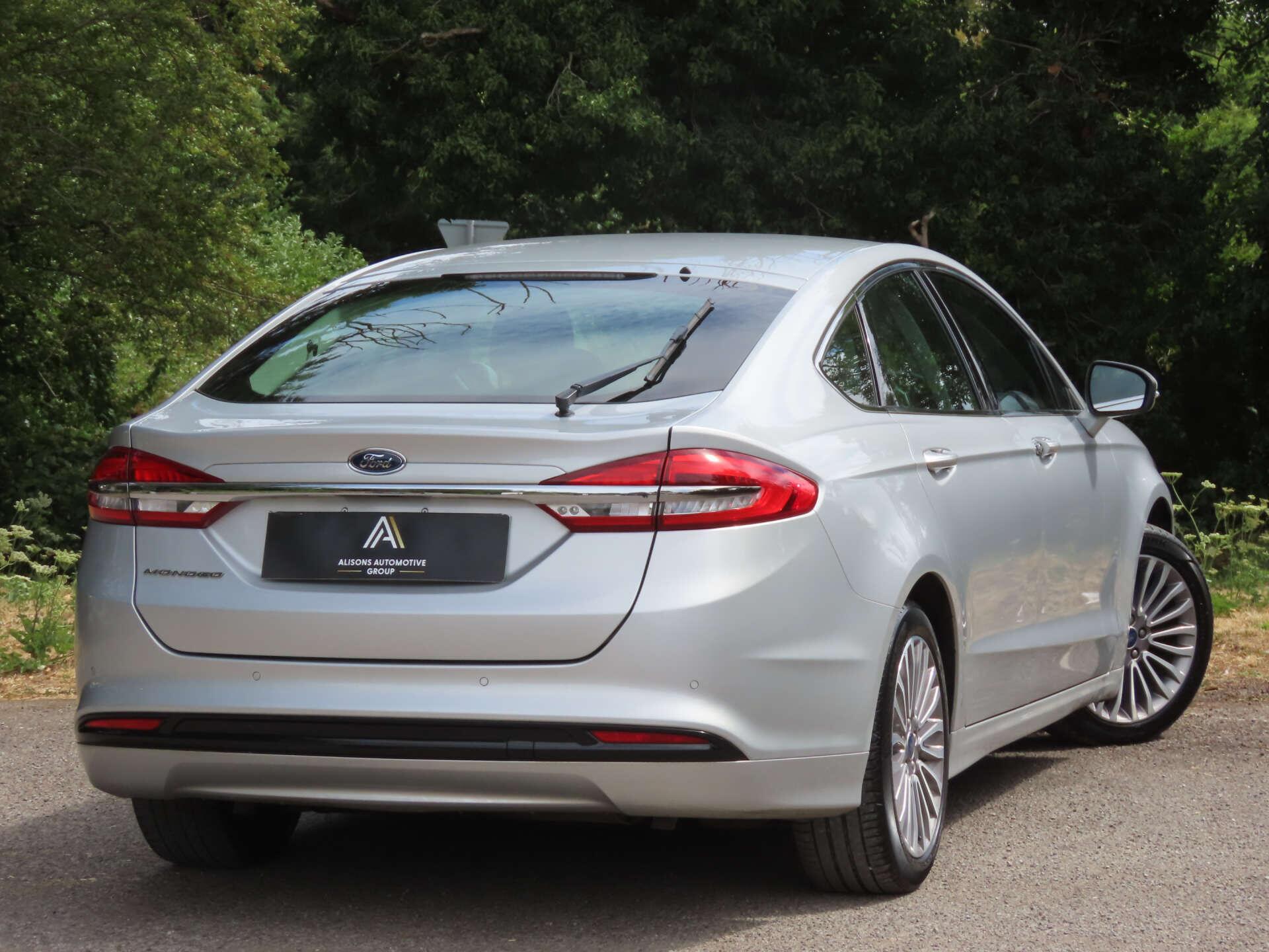 Ford Mondeo view 4