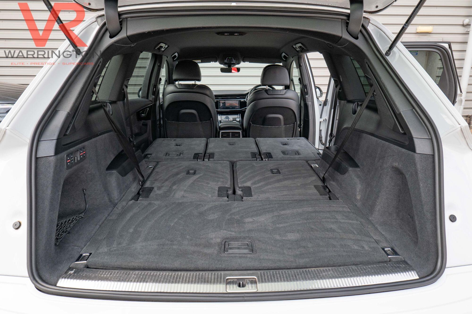 Audi Q7 view 19