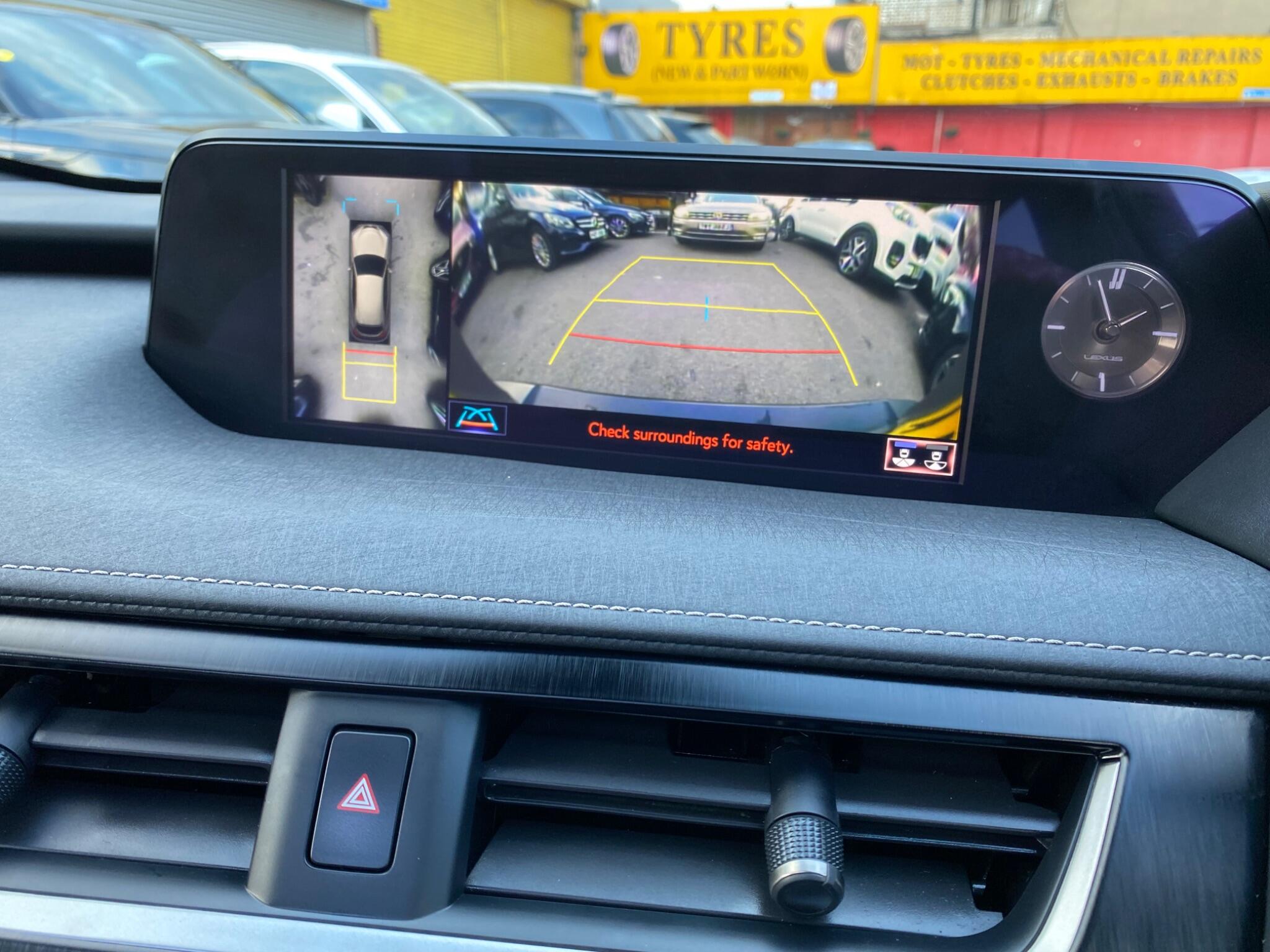 Lexus Ux view 21