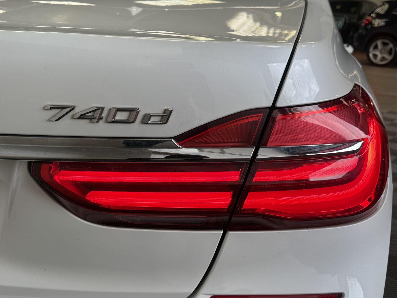 BMW 7 Series view 29