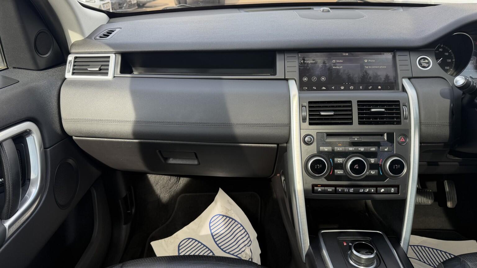 Land Rover Discovery Sport view 26