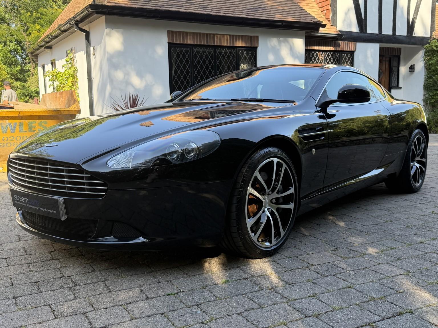 Aston Martin DB9 view 3