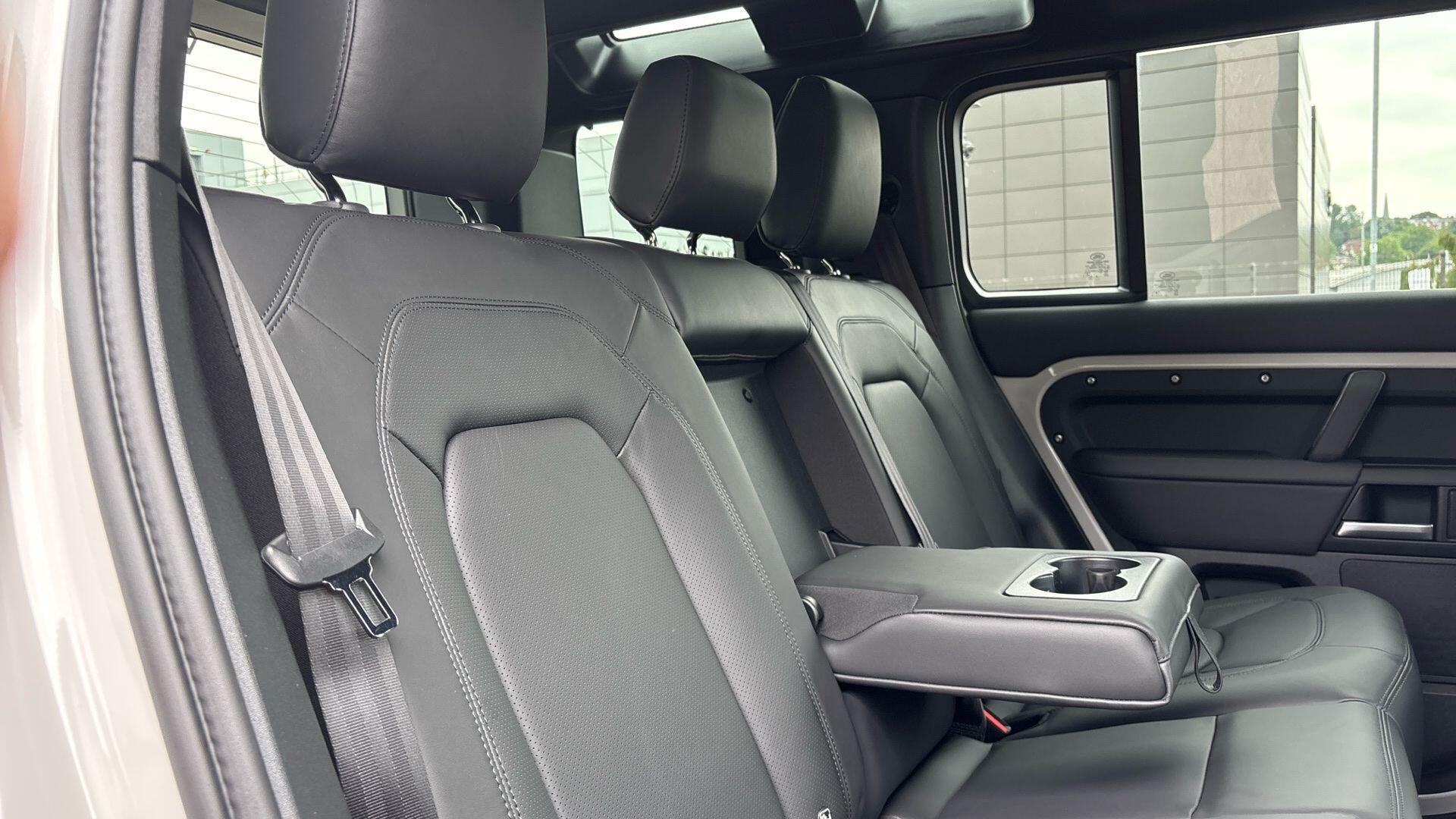 Land Rover Defender view 48