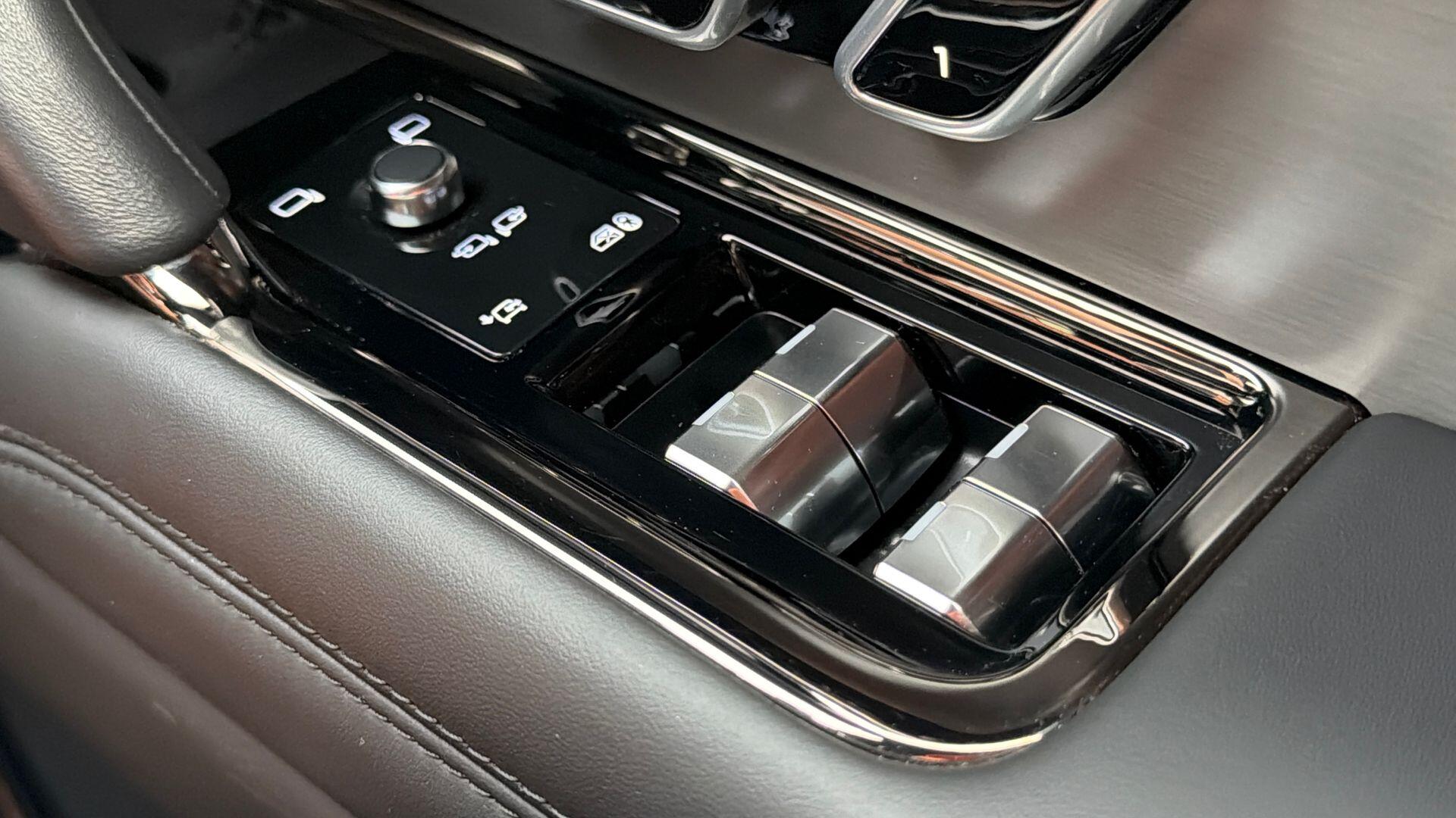 Land Rover Range Rover Sport view 29