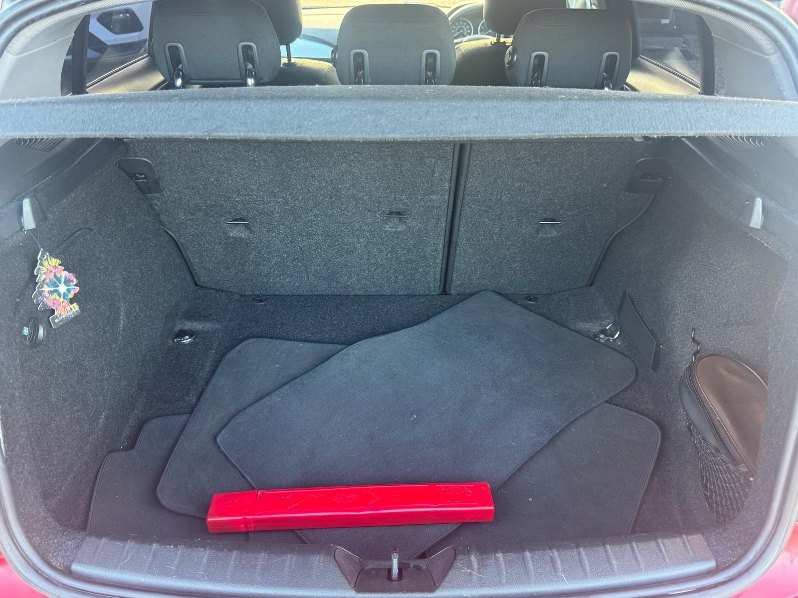 BMW 1 Series view 28