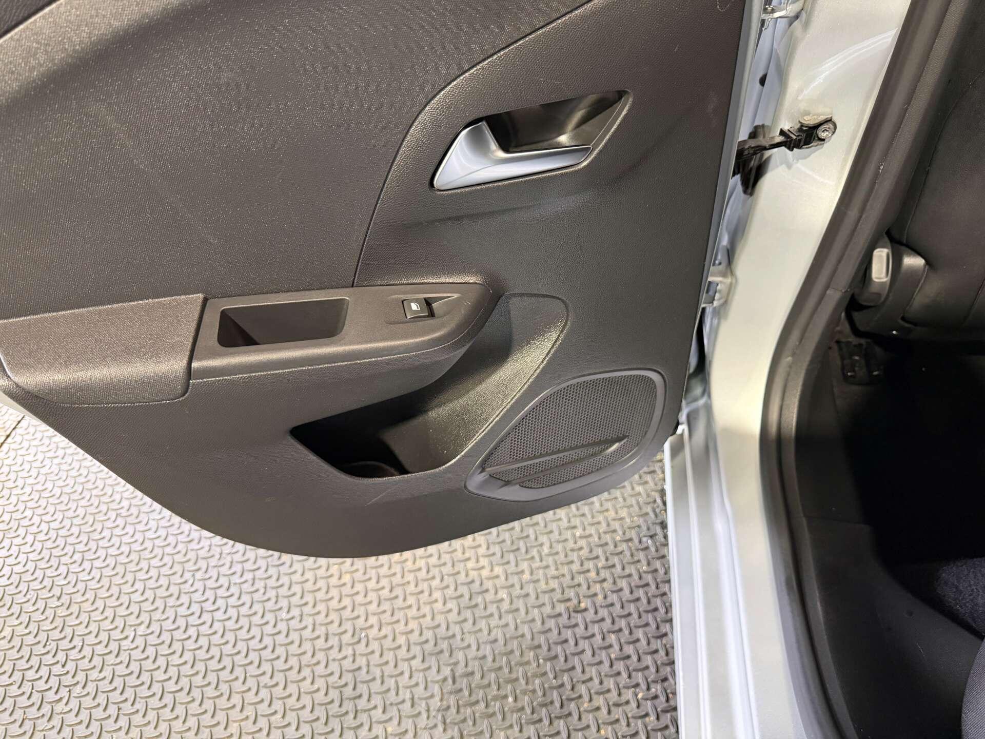 Vauxhall Corsa view 45
