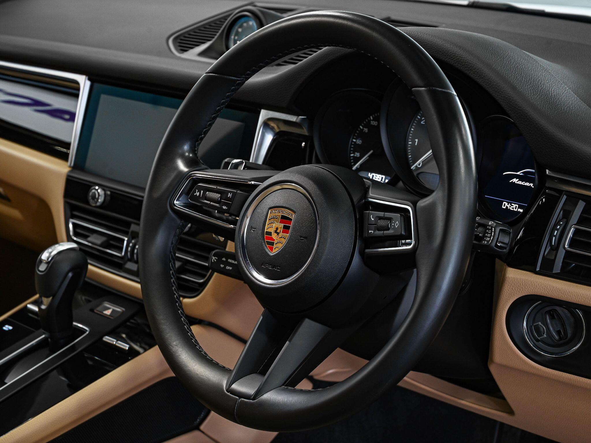 Porsche Macan view 7
