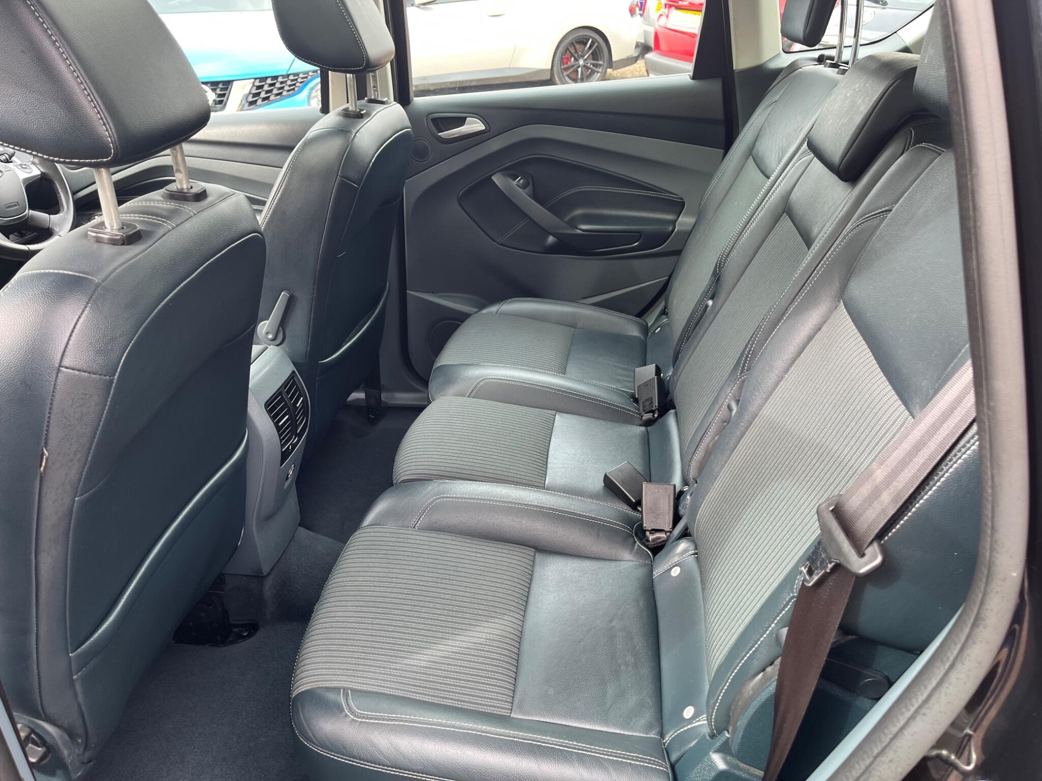 Ford C-Max view 13