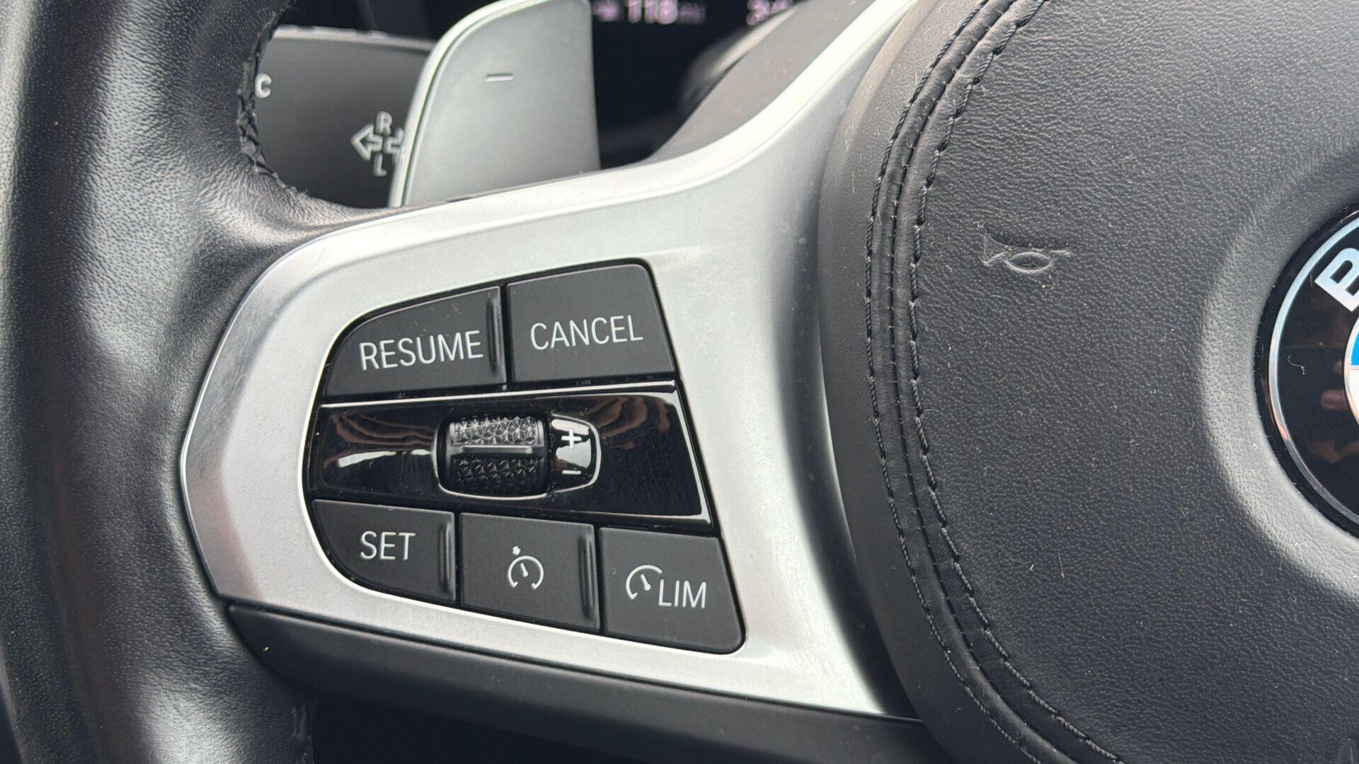 BMW 5 Series view 17