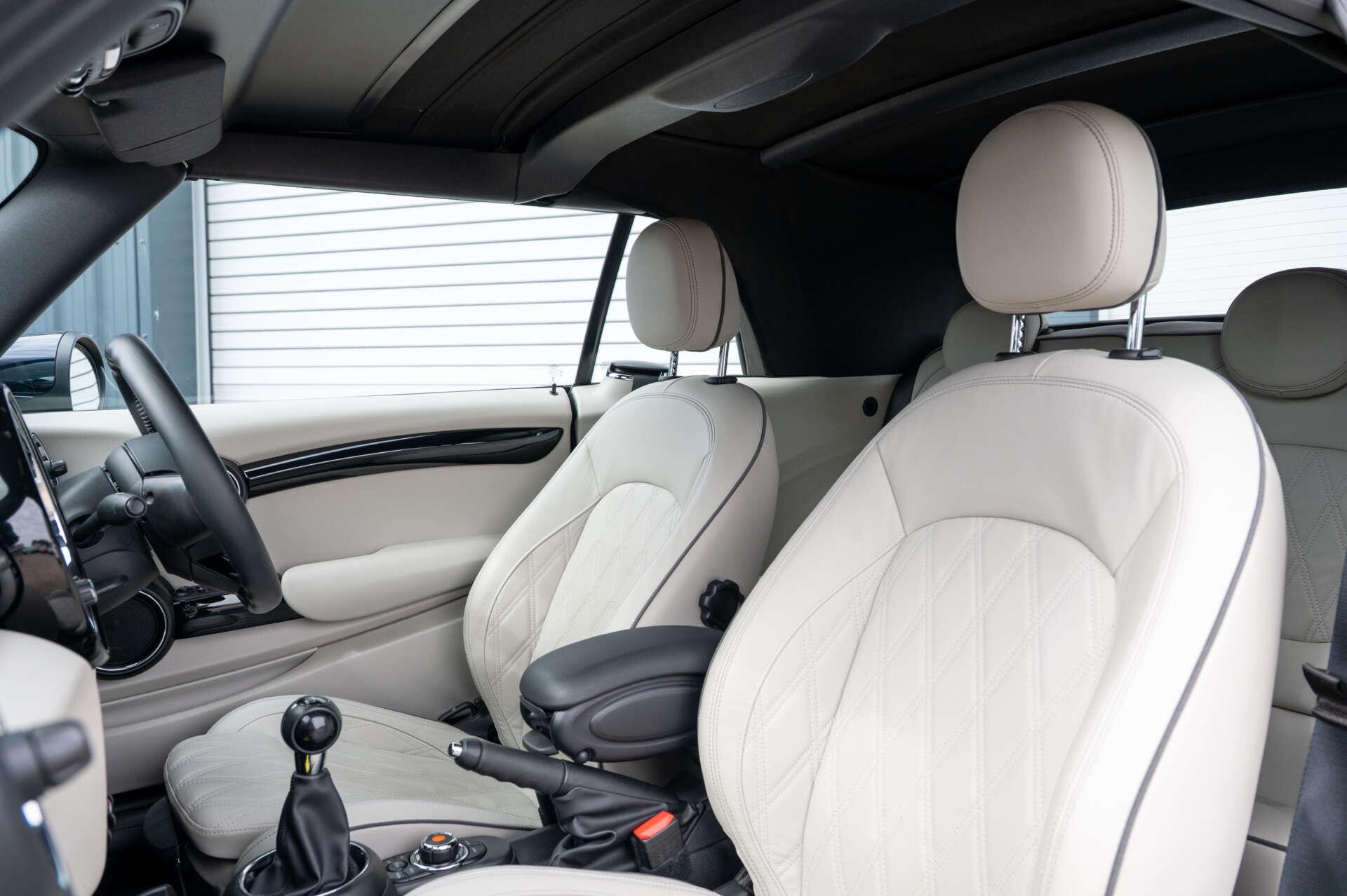 Mini Convertible view 4