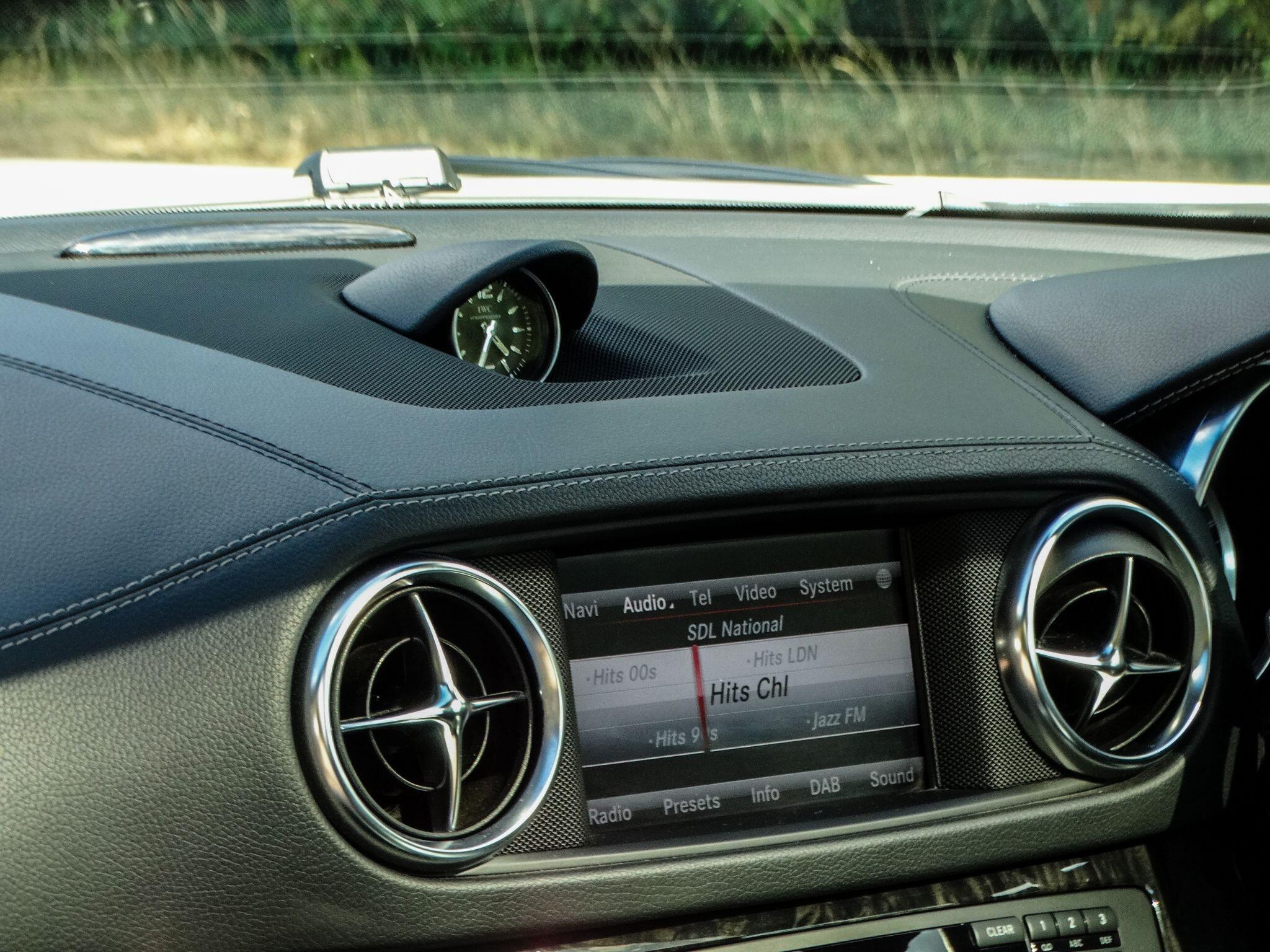 Mercedes-Benz SL view 14