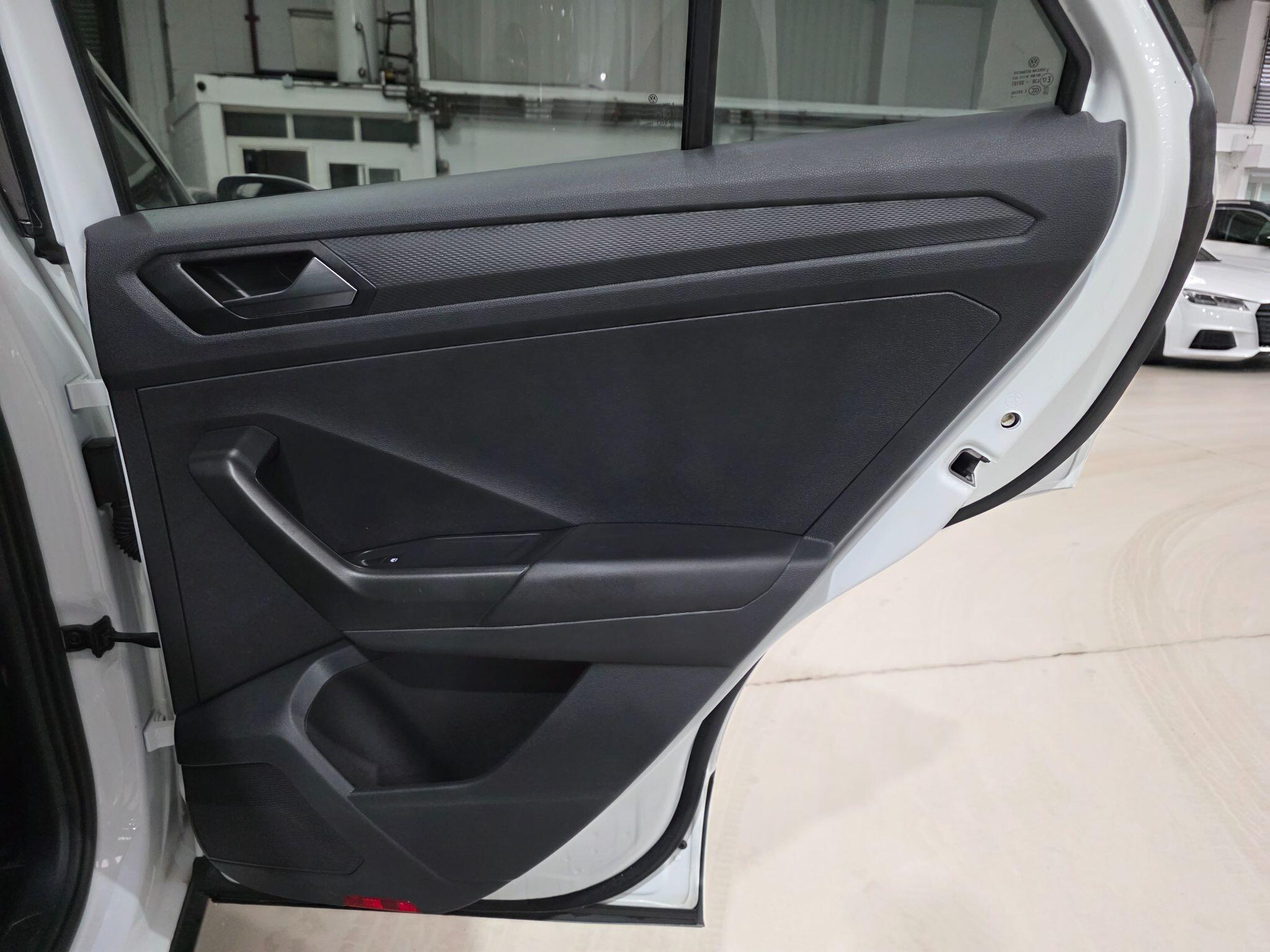 Volkswagen T-Roc view 20