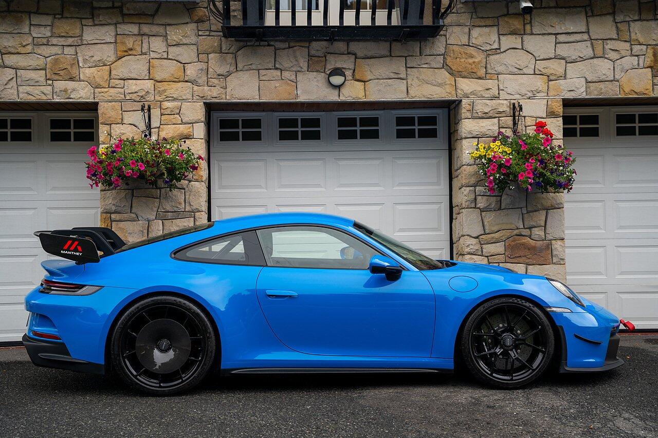 Porsche 911 view 3
