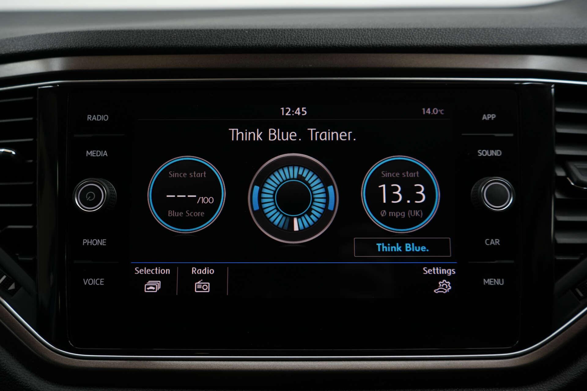 Volkswagen T-Roc view 33
