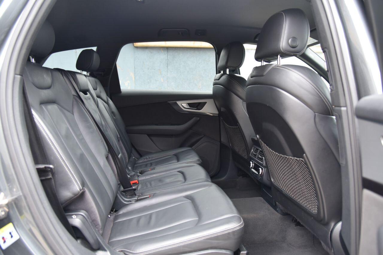 Audi Q7 view 24