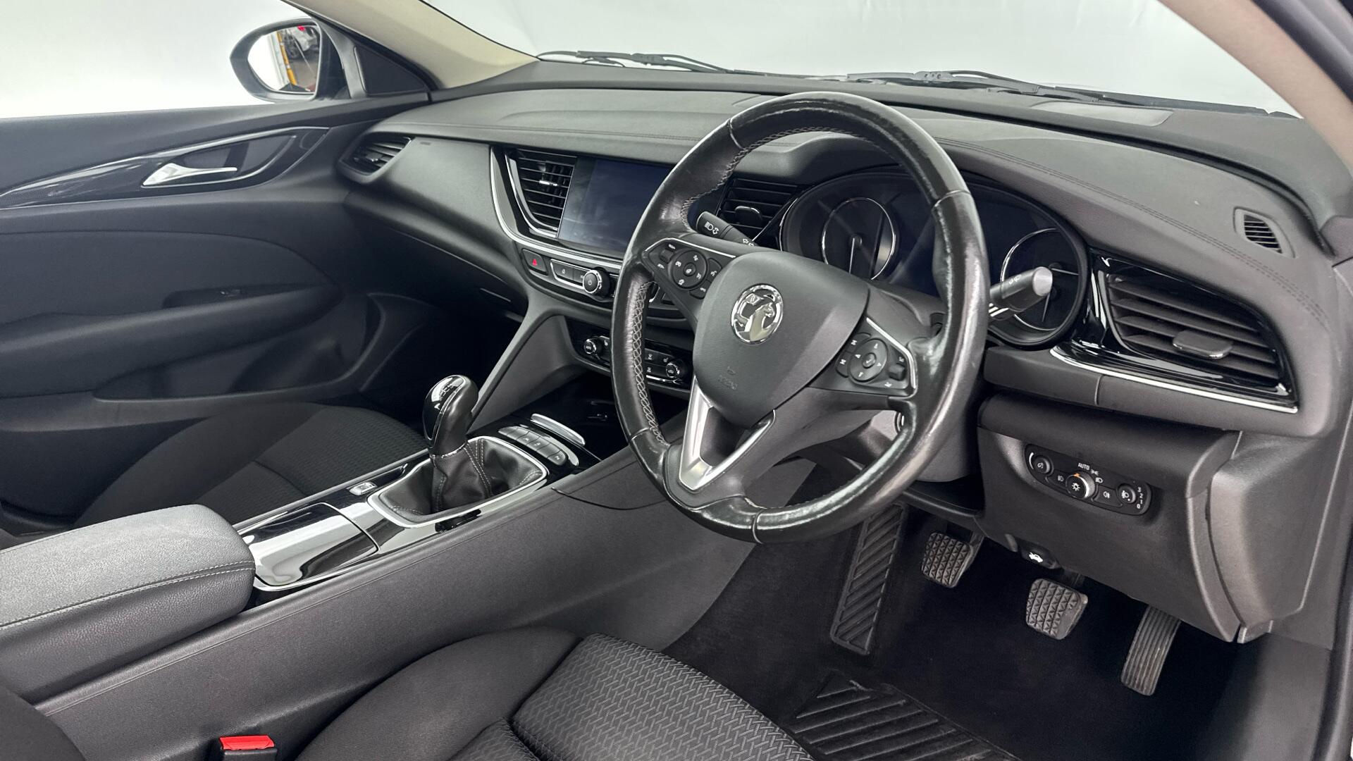 Vauxhall Insignia view 9