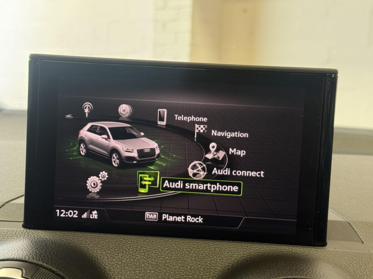 Audi Q2 view 43