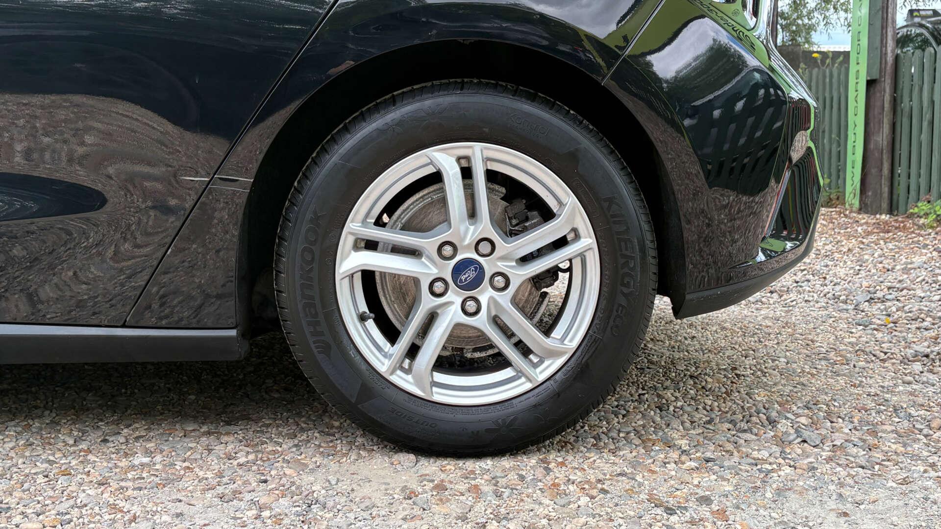 Ford Focus view 37