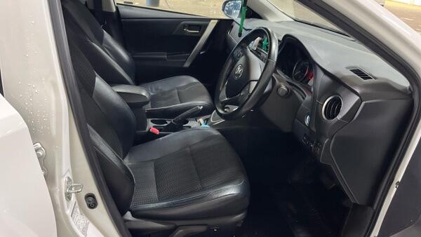 Toyota Auris view 4