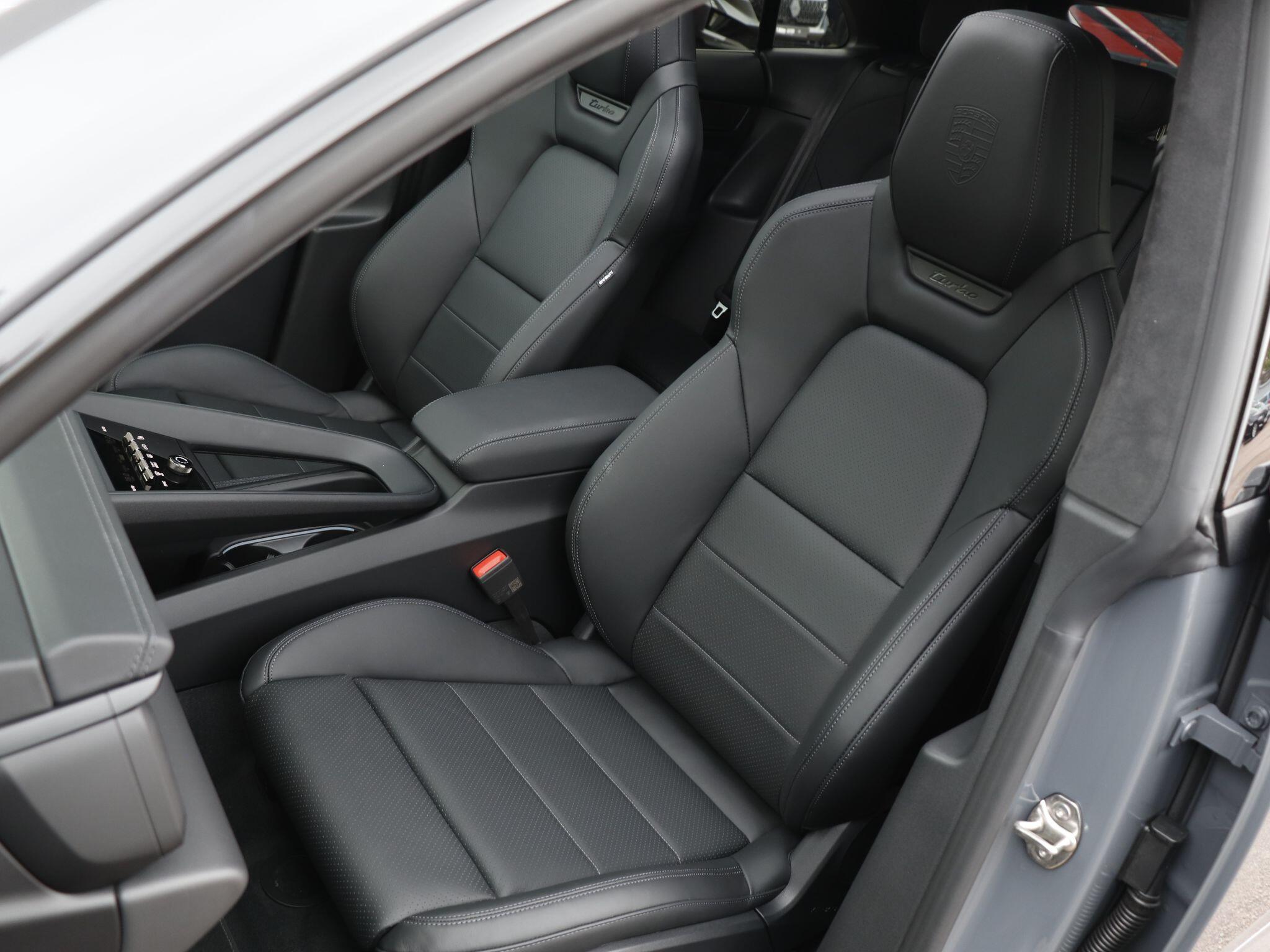 Porsche Macan view 25