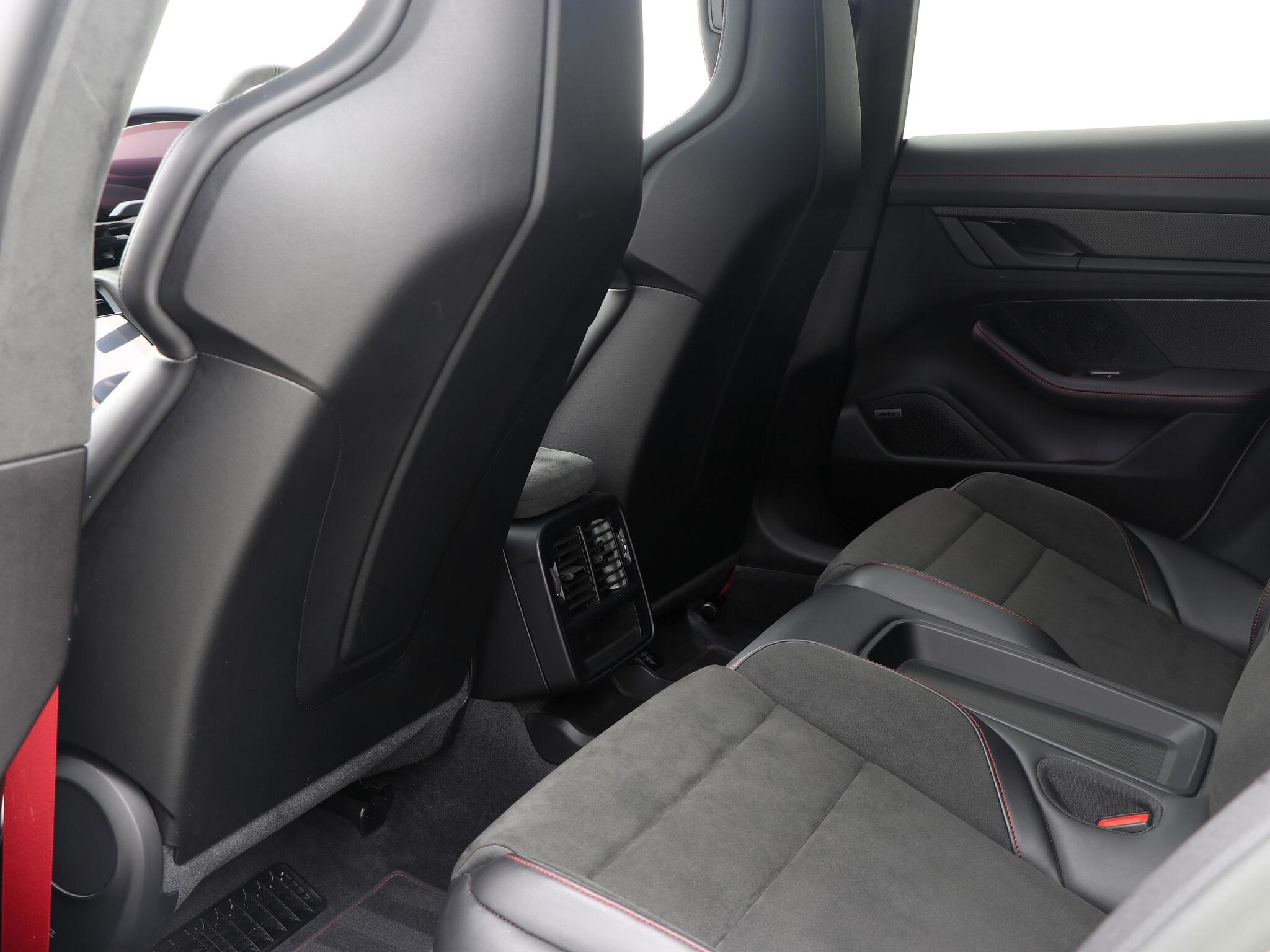 Porsche Taycan view 26