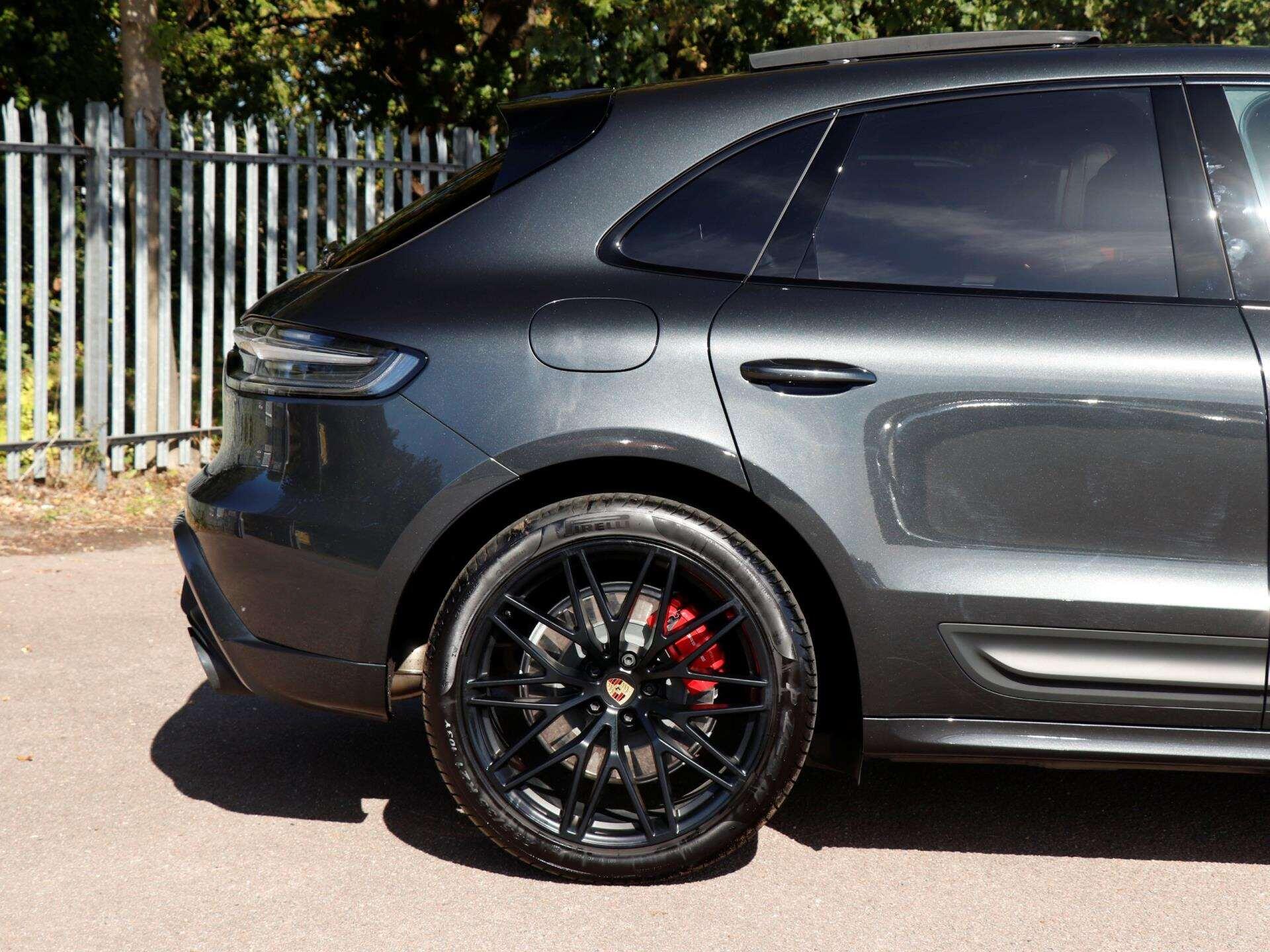 Porsche Macan view 38