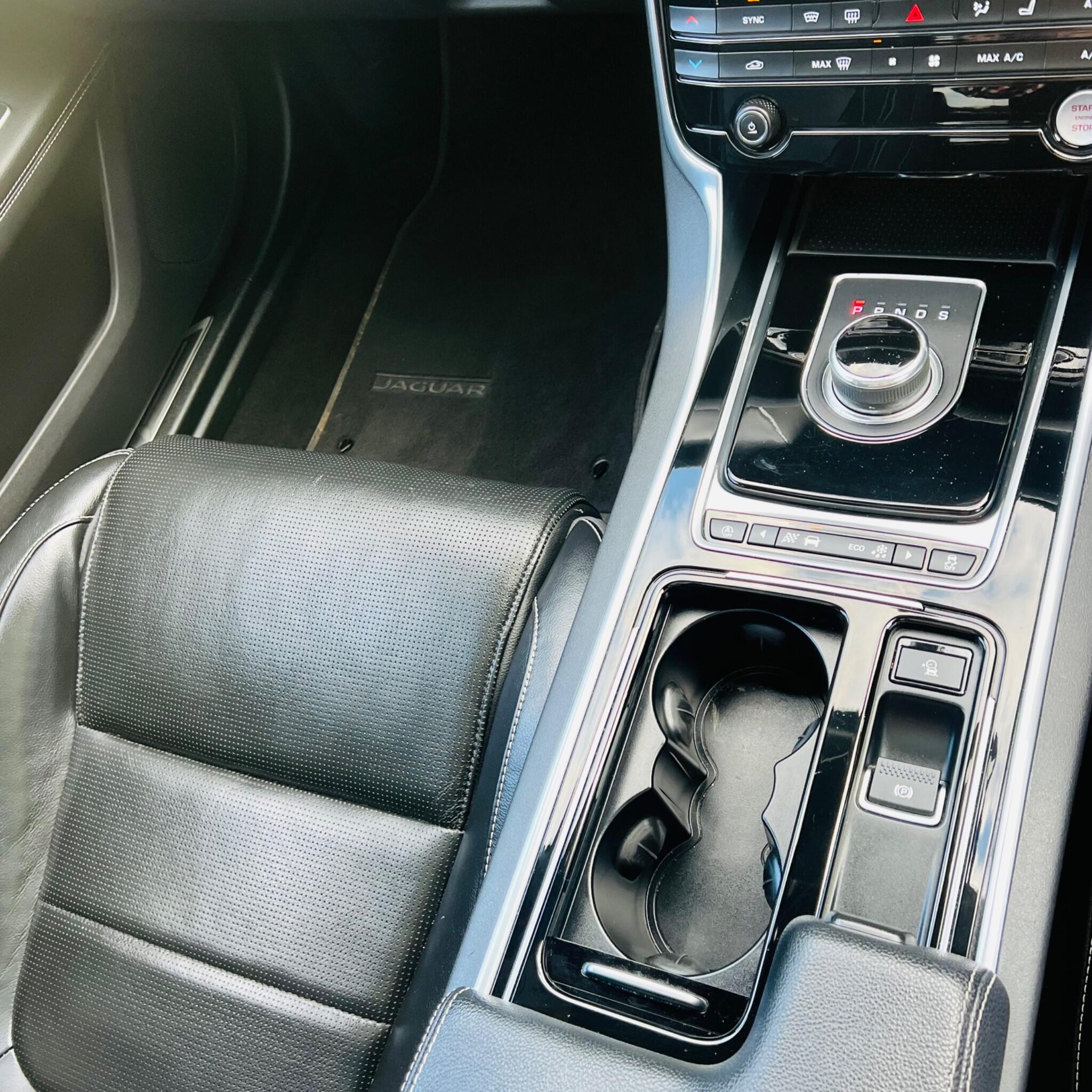 Jaguar XF view 14