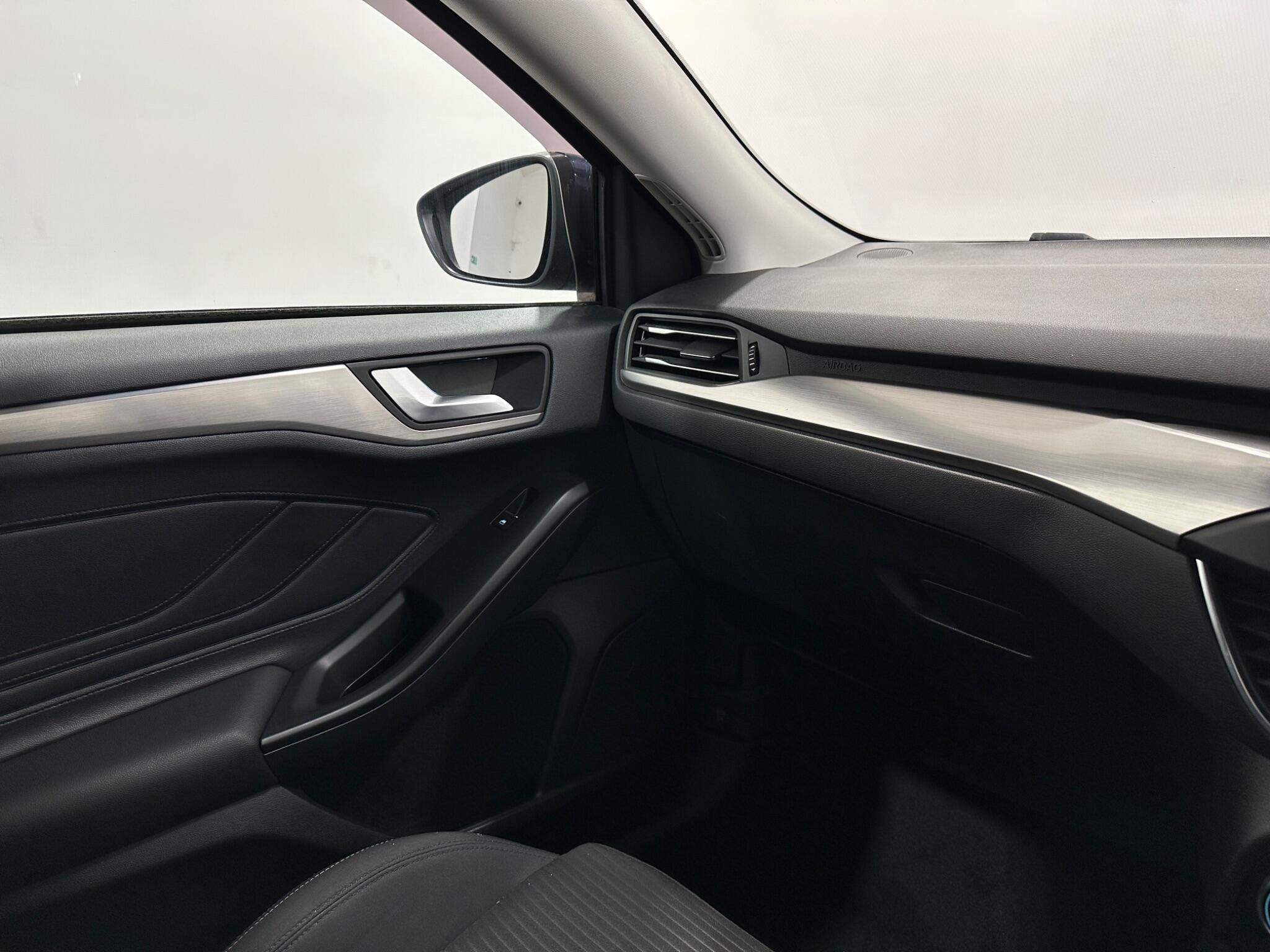 Ford Focus view 26