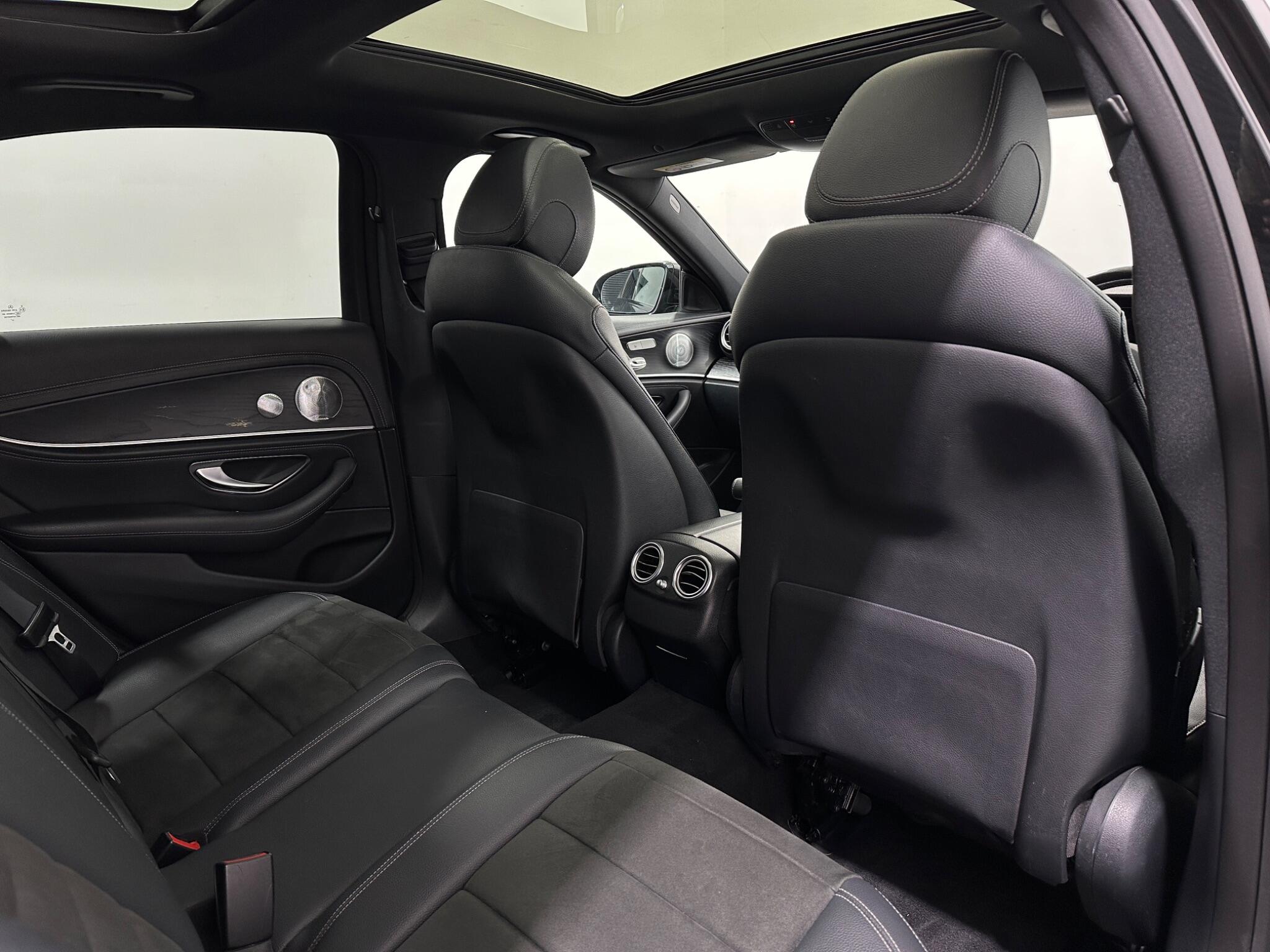 Mercedes-Benz E-Class view 40