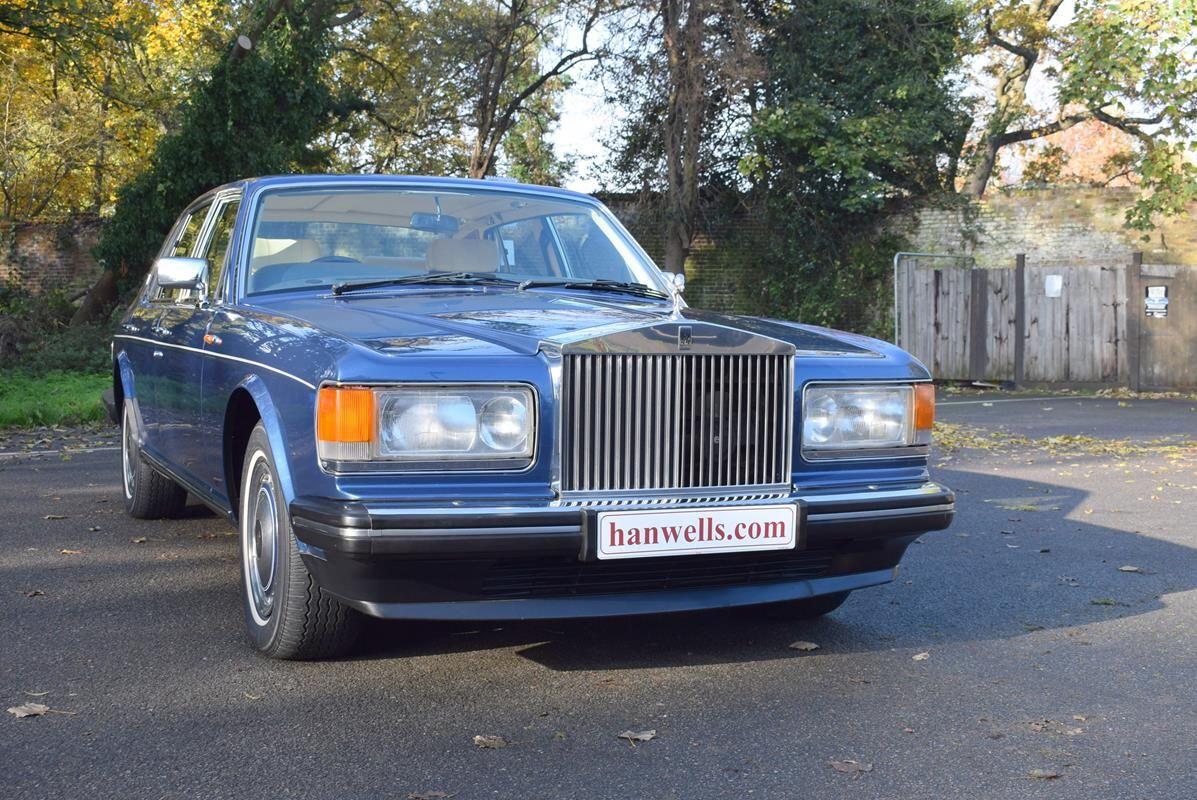 Rolls-Royce Silver Spirit view 3