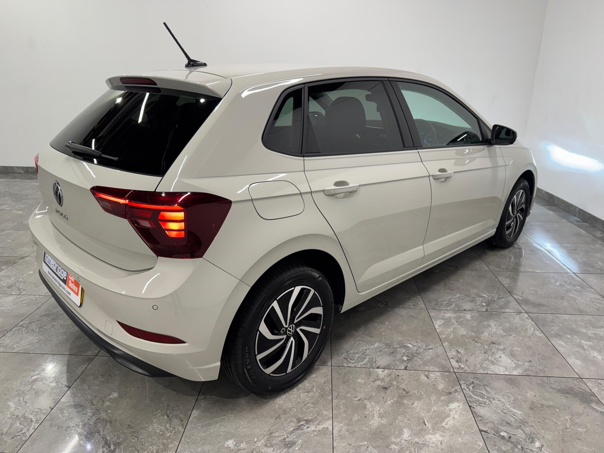 Volkswagen Polo view 5