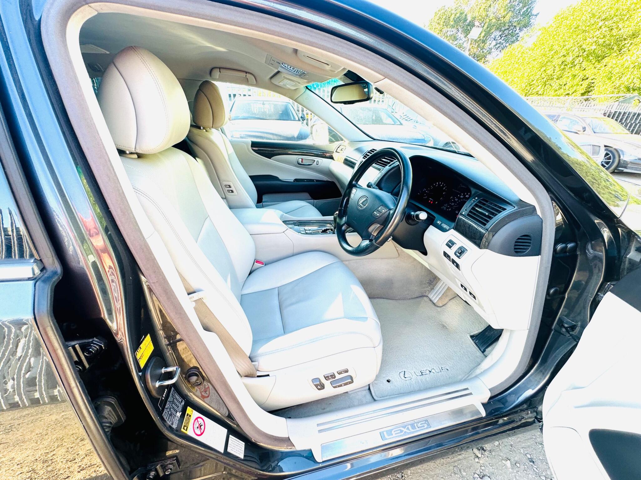 Lexus LS view 2